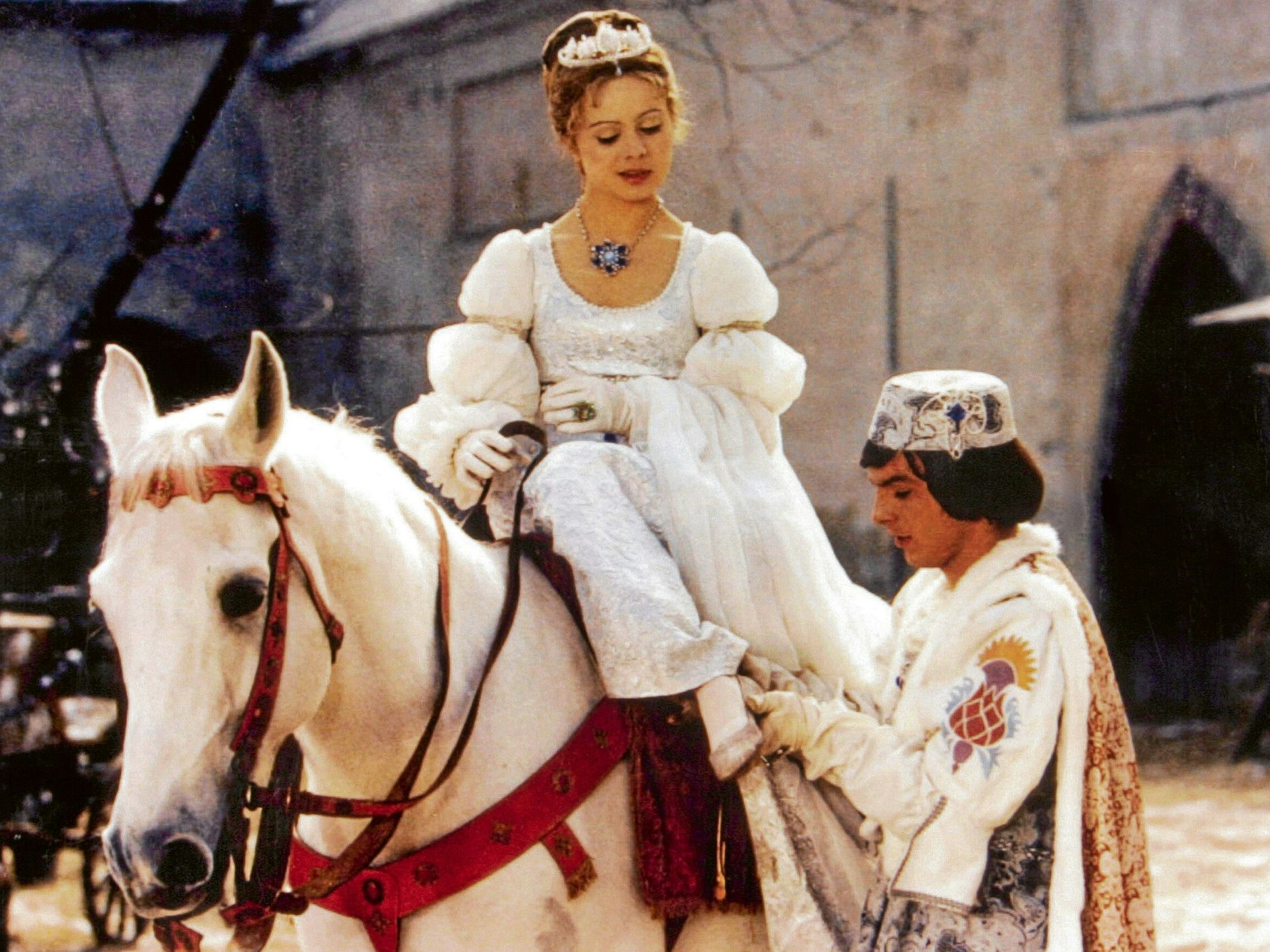 Viele Szenen des Kult-Märchens „Drei Haselnüsse für Aschenbrödel“ entstanden in Tschechien, aber manche in Dresden. Wissen Sie, wo genau?