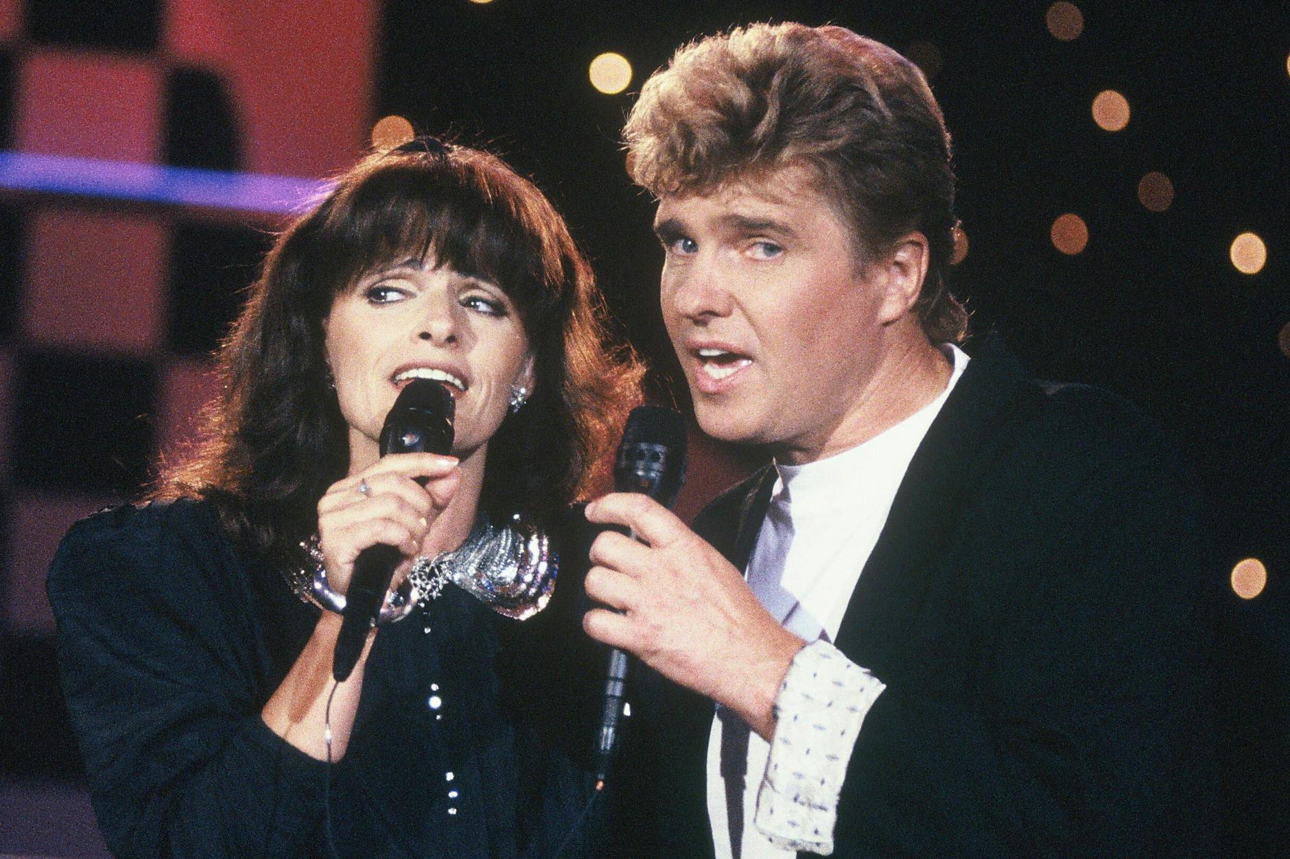 Frank Schöbel und Aurora Lacasa landeten mit ihrer Platte „Weihnachten in Familie“ einen sensationellen Hit. Das Album wurde zur erfolgreichsten Produktion des Plattenlabels Amiga in der DDR.