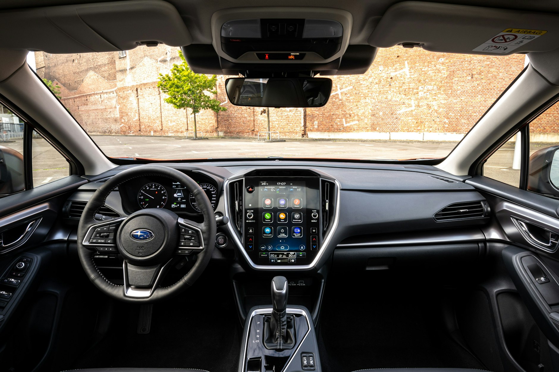 Auch Innen sind sich Impreza und Crosstrek sehr ähnlich. Das Cockpit mit dem 11,6-Zoll-Display ist jeweils das gleiche.