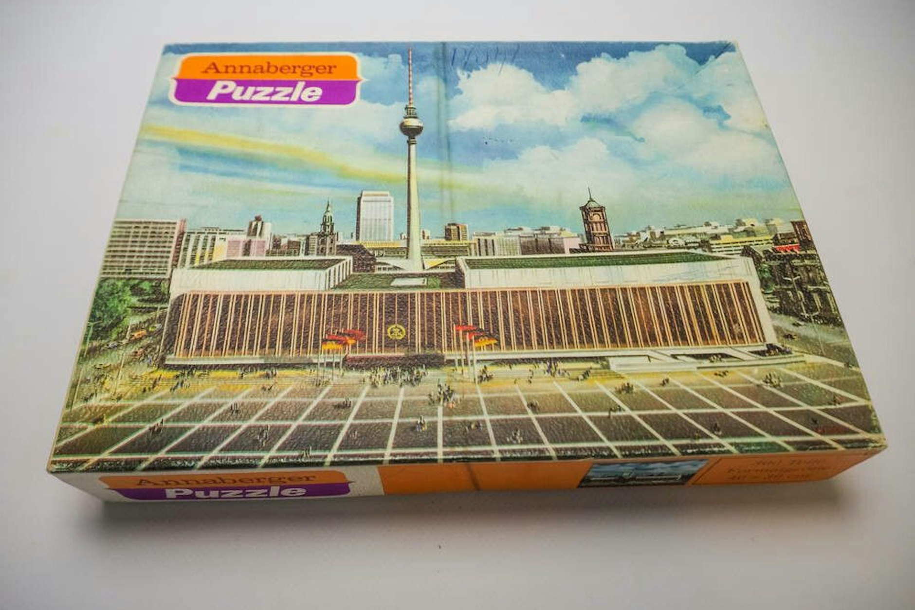 Auch auf Puzzles fanden sich Motive aus der DDR – hier der Palast der Republik im Herzen von Berlin.