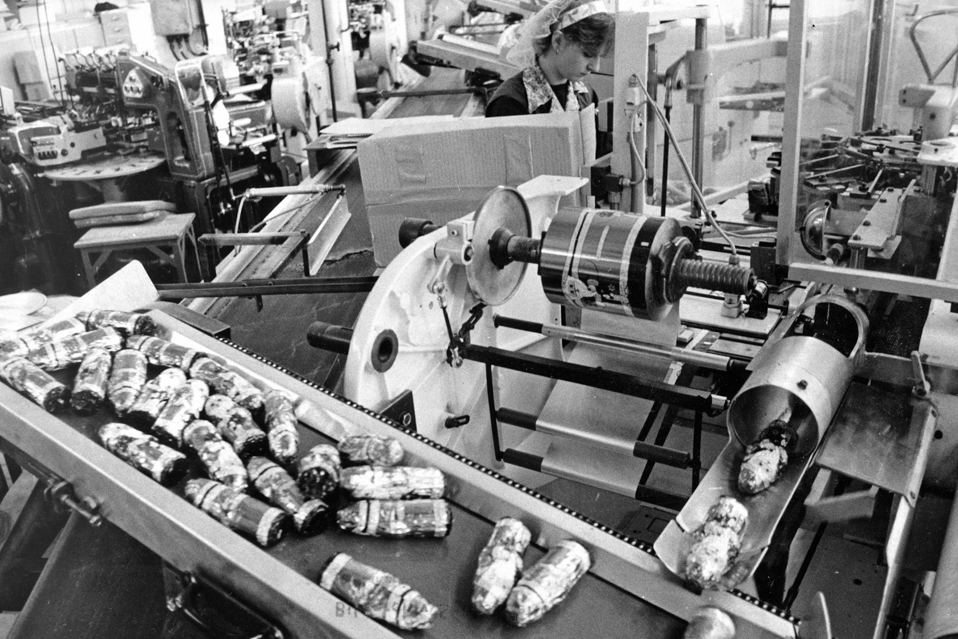 Auch Schokoweihnachtsmänner wurden in der DDR hergestellt – hier in einem Süßwarenwerk in Oberoderwitz.