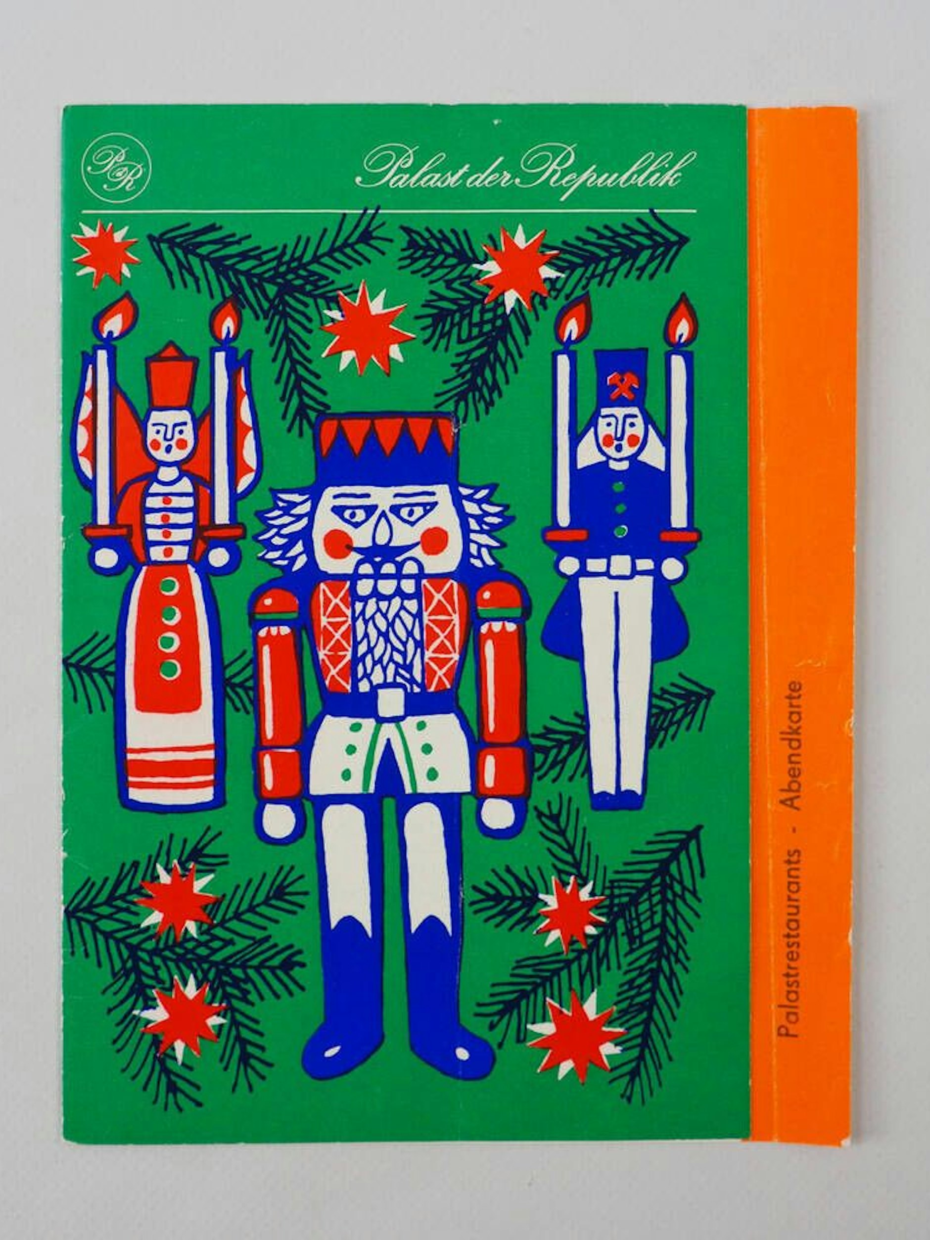 Schon beim Blick auf die alte Speisekarte aus dem Palast der Republik in der DDR kommt Weihnachtsstimmung auf.