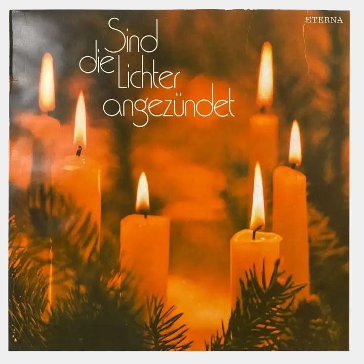 Auf der Schallplatte „Sind die Lichter angezündet“ singen Kinderchöre aus der DDR die schönsten Weihnachtslieder. Ein himmlischer Begleiter für die Adventszeit.