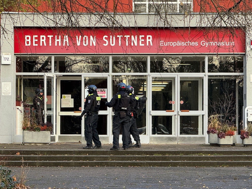 Schock-Meldung-Amokalarm-an-Reinickendorfer-Gymnasium