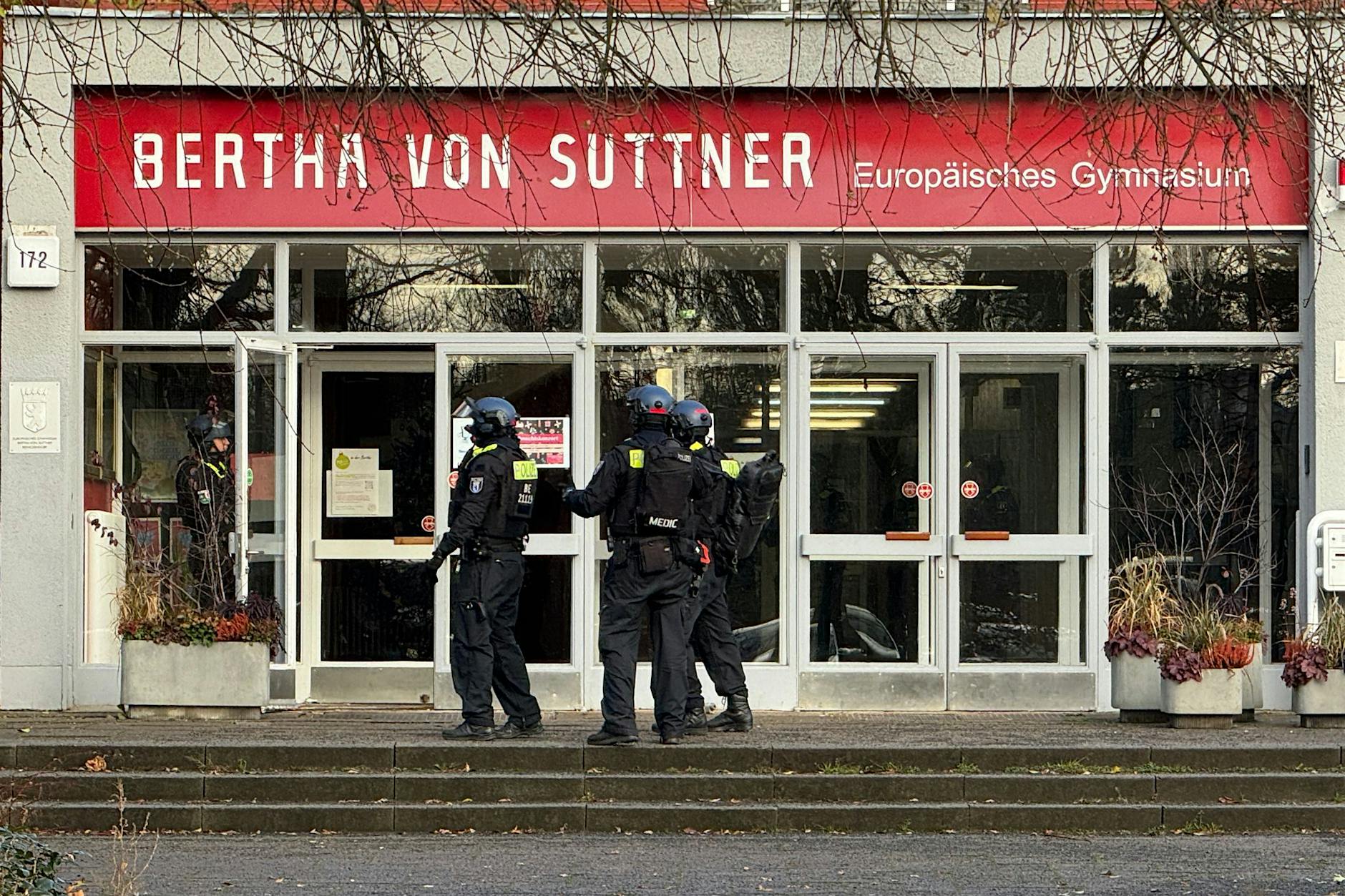 Großeinsatz der Berliner Polizei: Amokalarm an Bertha-von-Suttner-Gymnasium