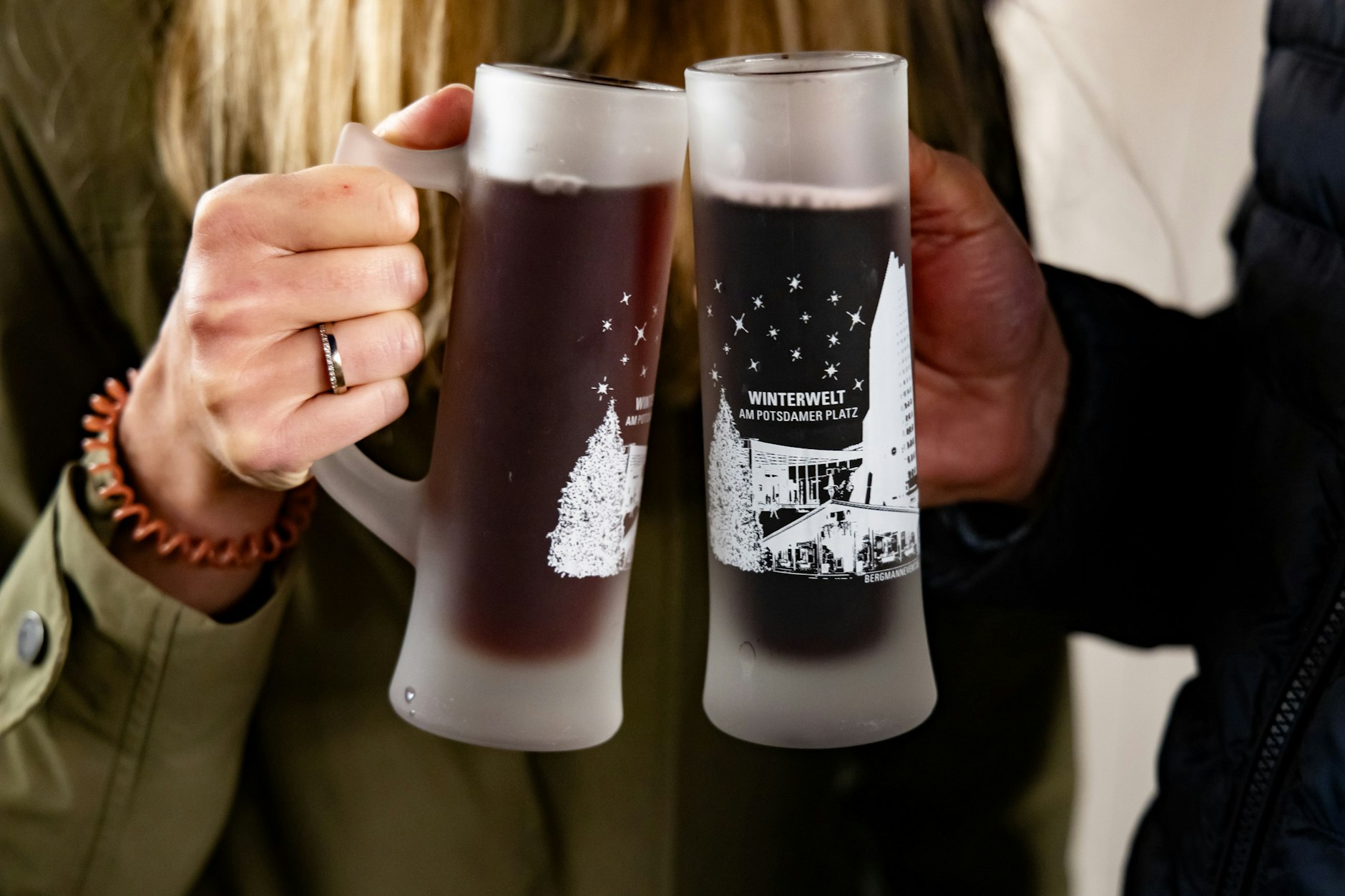 Zwei Gläser Glühwein – aber welcher ist der beste?