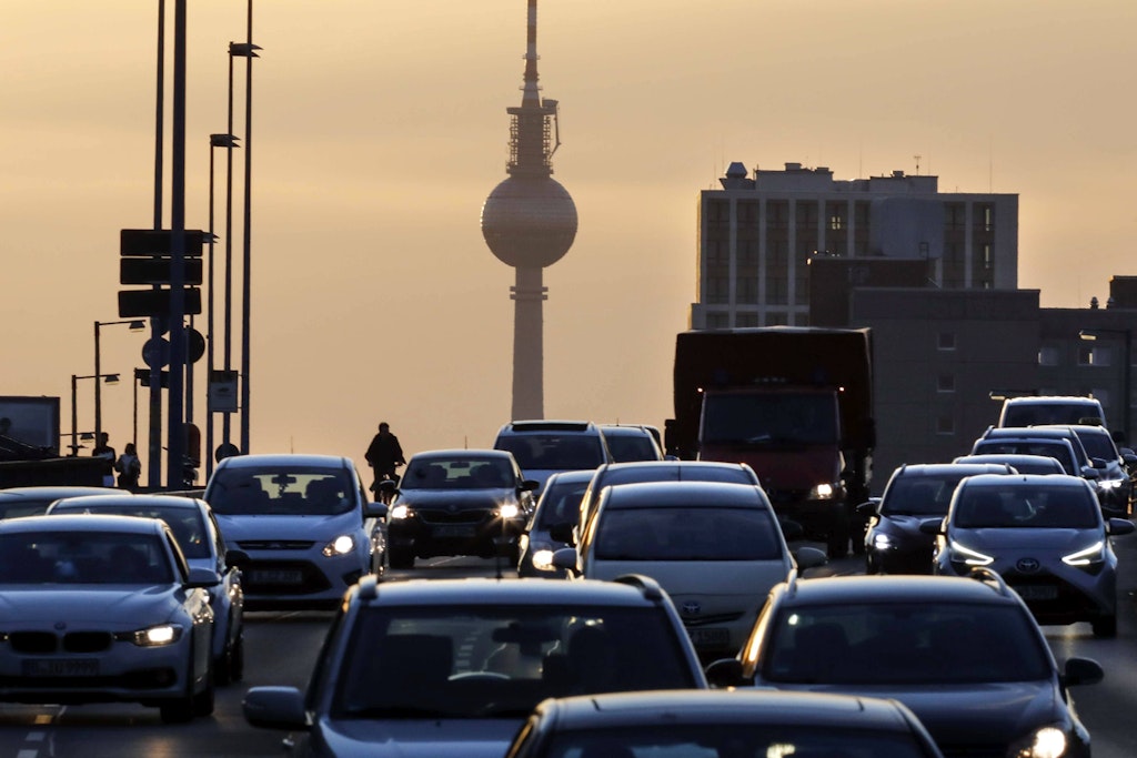 „Mit dem dicken Auto zum Bio-Supermarkt fahren“ – AfD-Politiker Dinda schießt gegen Grüne in Lichte…