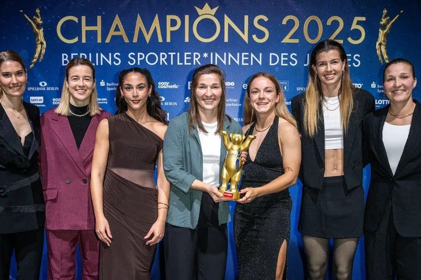Champions-Gala: Die Frauenmannschaft des 1. FC Union Berlin ist das Frauen-Team des Jahres 2025.