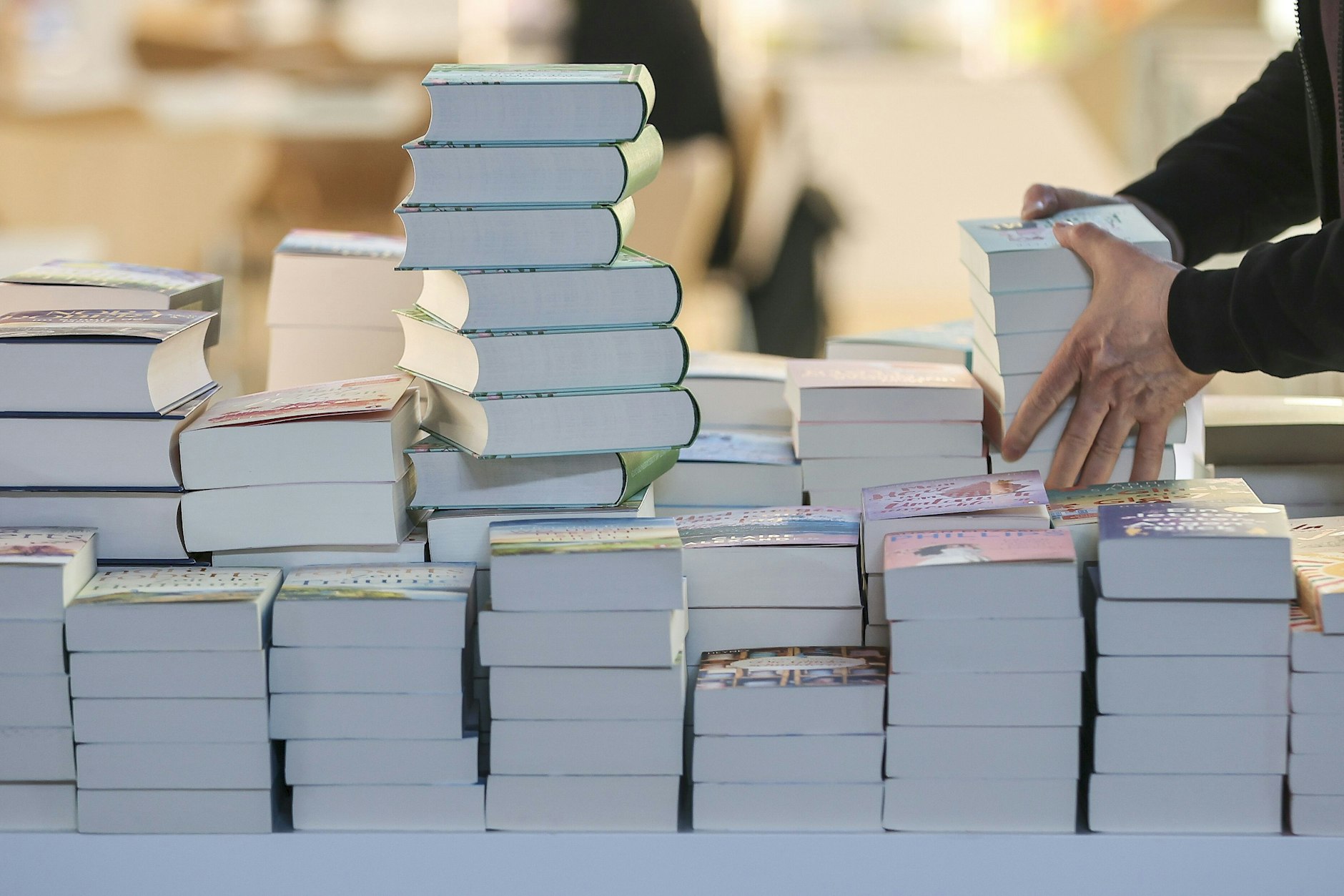 So viele Bücher... – was sich zu lesen lohnt, erfährt man auch bei den in einem Literaturhaus kuratierten Veranstaltungen.