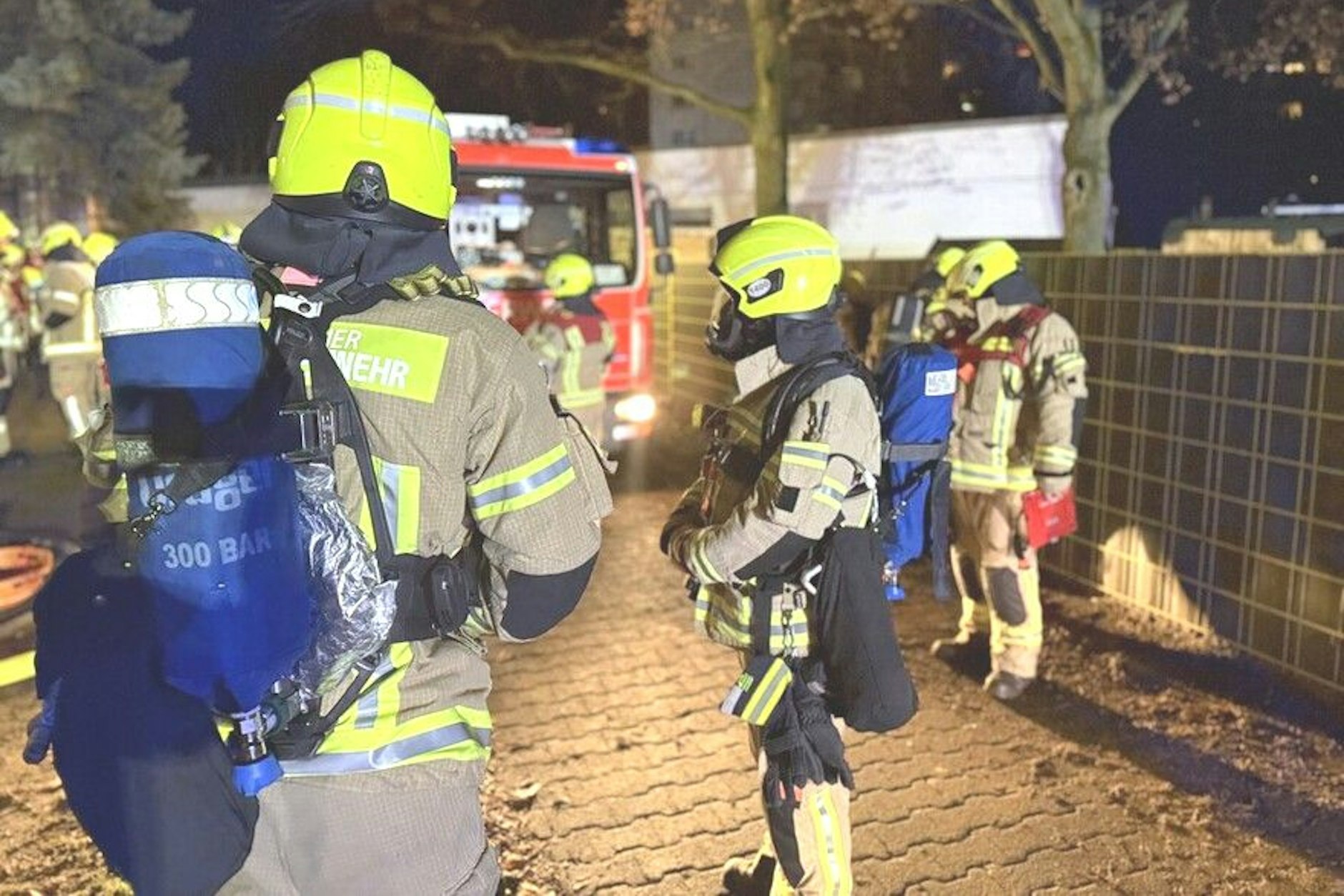 Rauch zieht bis in den 11. Stock: 5 Verletzte