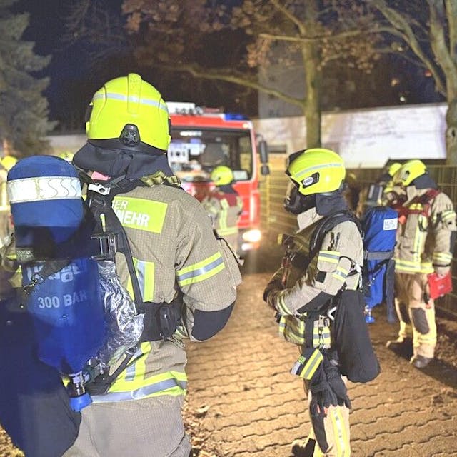Rauch zieht bis in den elften Stock: Fünf Verletzte