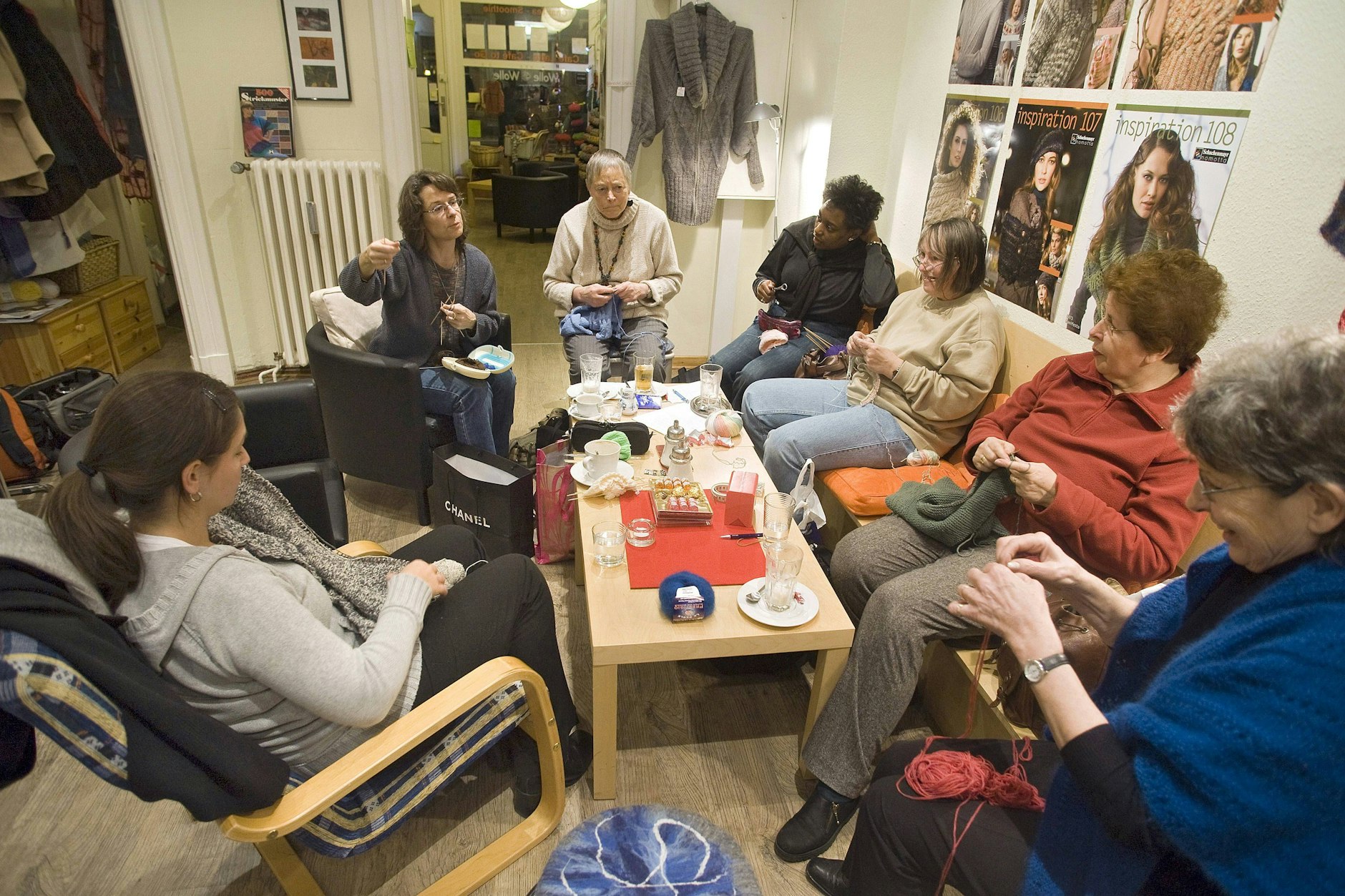 Stricken ist wieder in – und am meisten Spaß macht es in Gesellschaft.