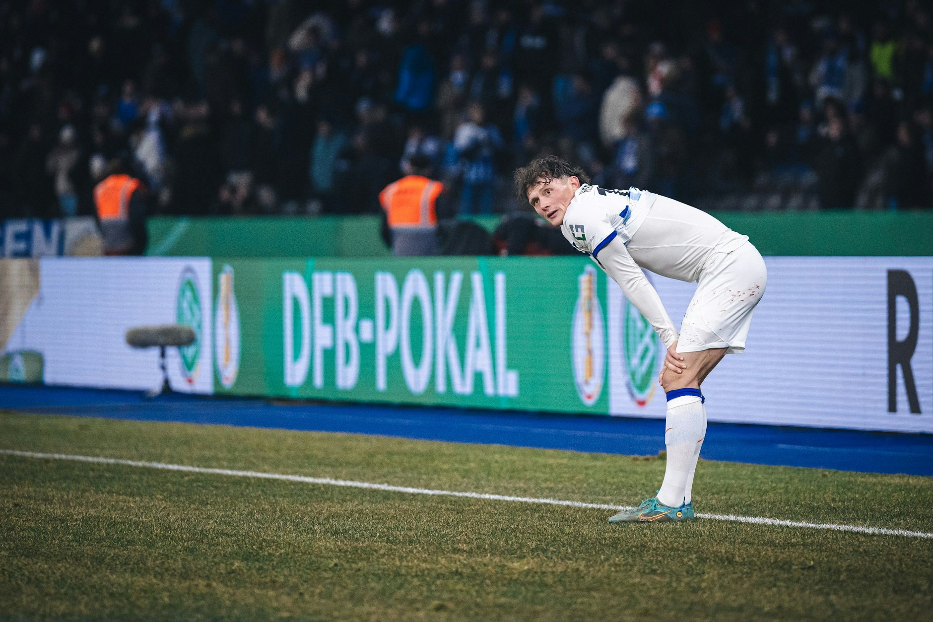 Fassungslos: Fabian Reese musste am 31. Januar 2024 mit Hertha BSC eine schmerzhafte Niederlage im DFB-Pokal gegen den 1. FC Kaiserslautern hinnehmen.