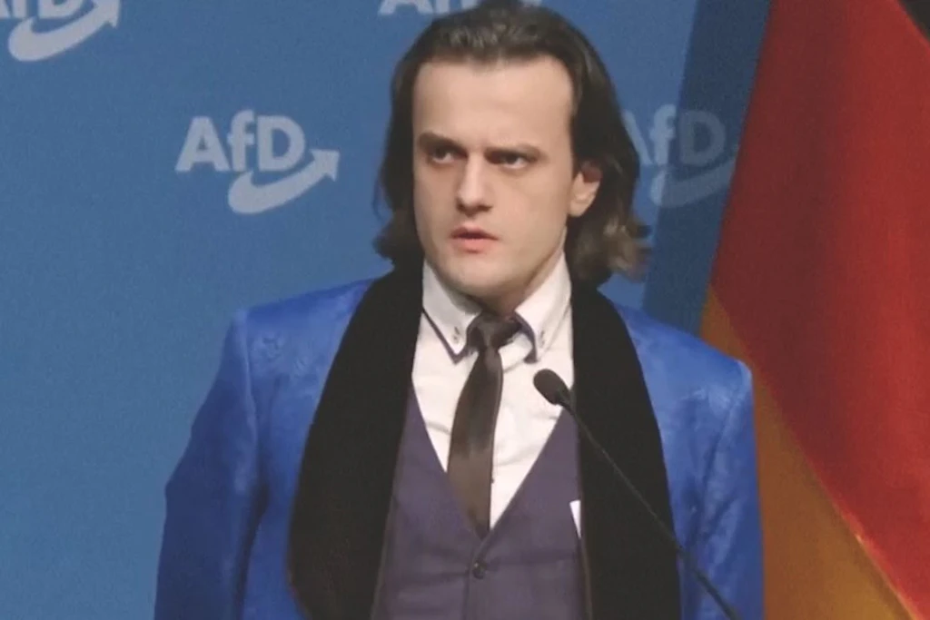 Alexander Eichwald bei seiner umstrittenen Rede auf dem Gründungskongress der AfD-Jugend „Generation Deutschland“ in Gießen – ein Auftritt, der bis heute Rätsel aufgibt.