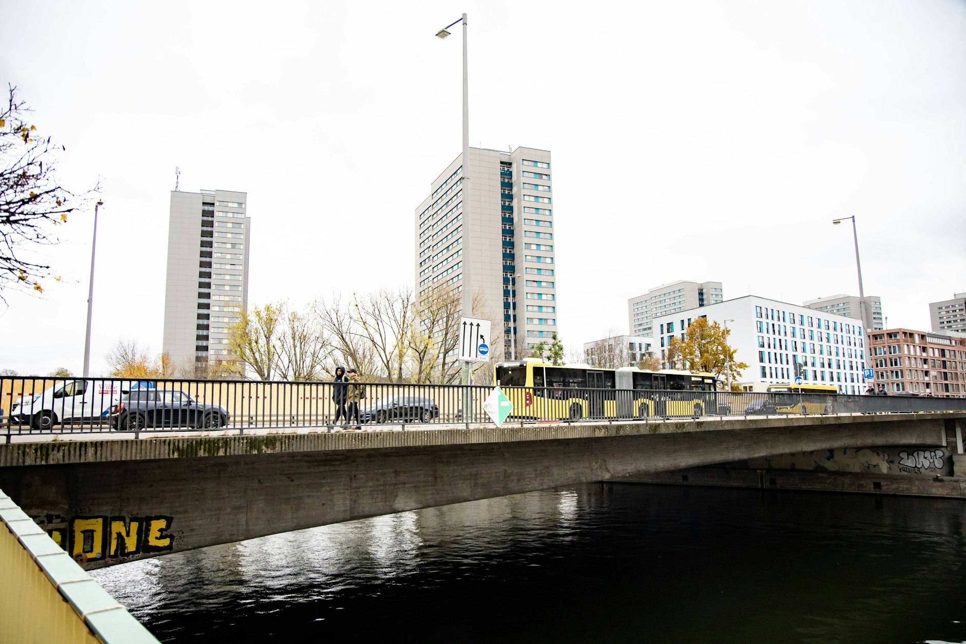 Die Berliner Verkehrsverwaltung drängt: Die Mühlendammbrücke muss schnell erneuert werden.