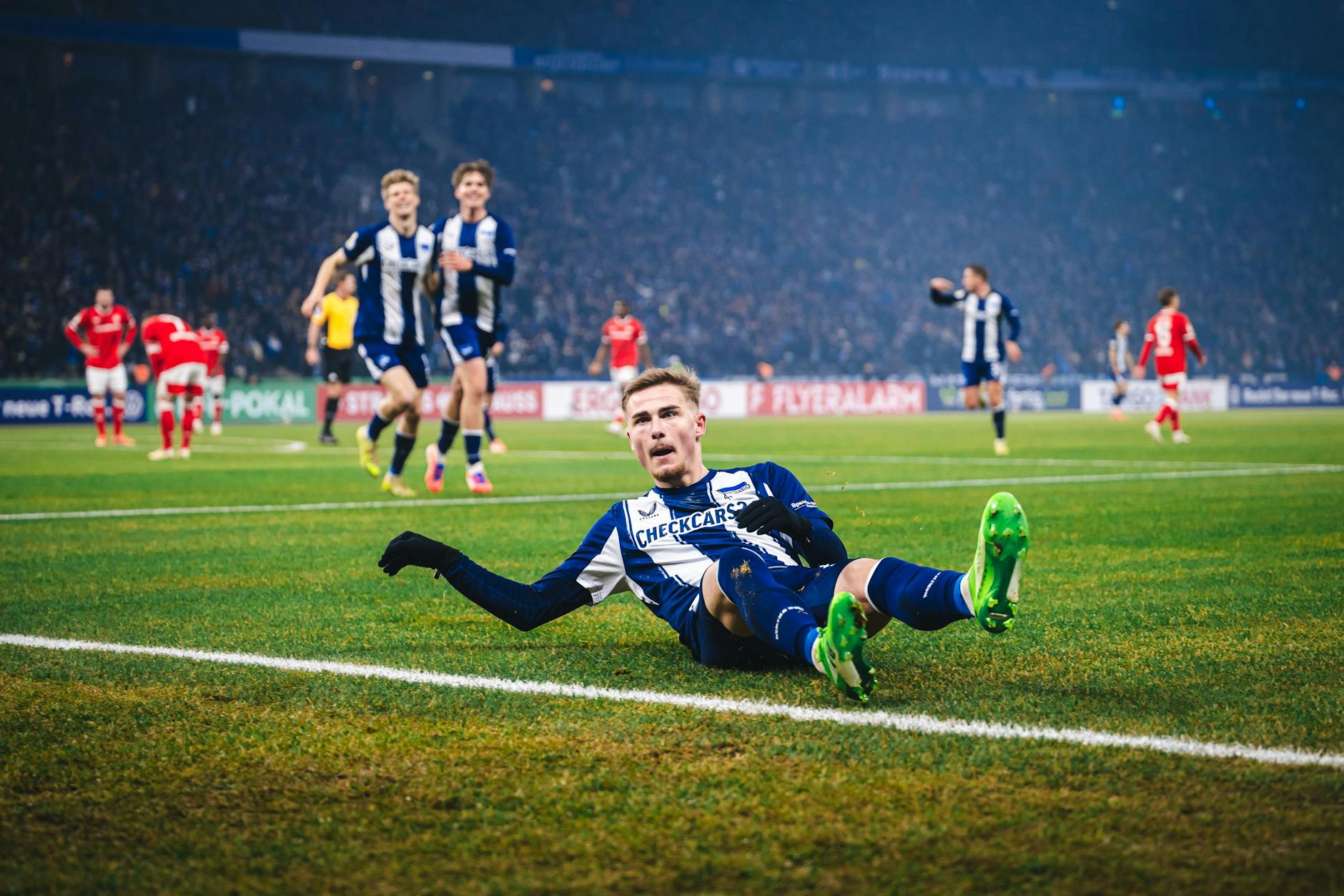Einer der fünf Torschützen: Marten Winkler feiert seinen Treffer zum zwischenzeitlichen 2:0 für Hertha BSC gegen den 1. FC Kaiserslautern.