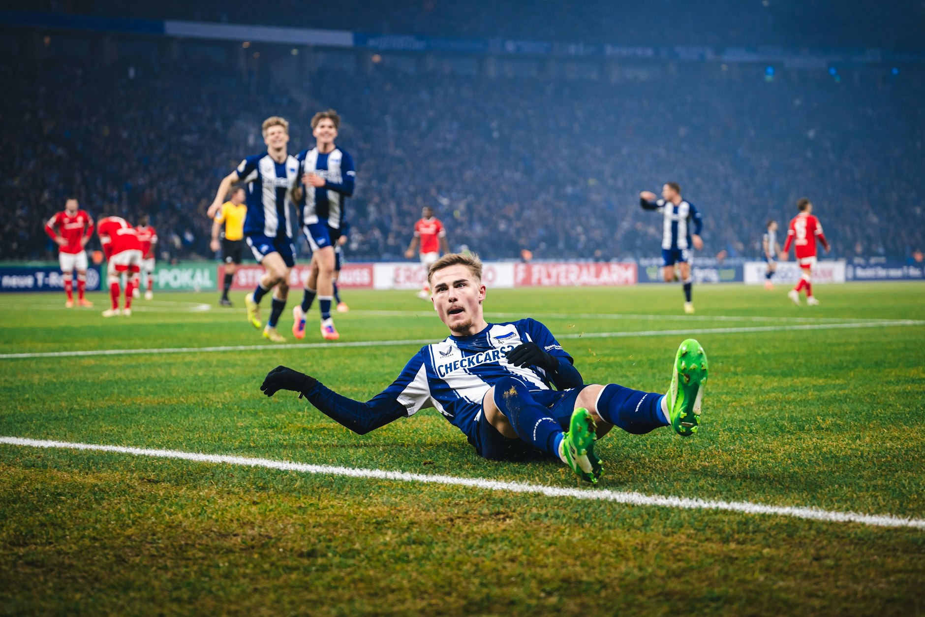 Einer der fünf Torschützen: Marten Winkler feiert seinen Treffer zum zwischenzeitlichen 2:0 für Hertha BSC gegen den 1. FC Kaiserslautern.