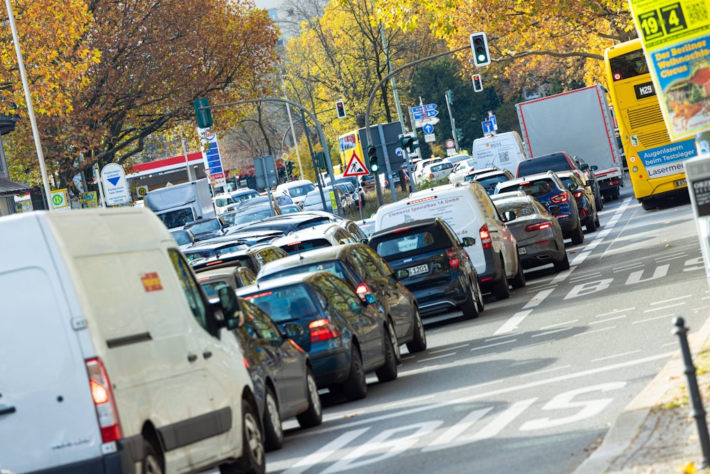 Mega-Stau-auf-der-A115-Hier-stockt-der-Verkehr-am-Dienstagmorgen