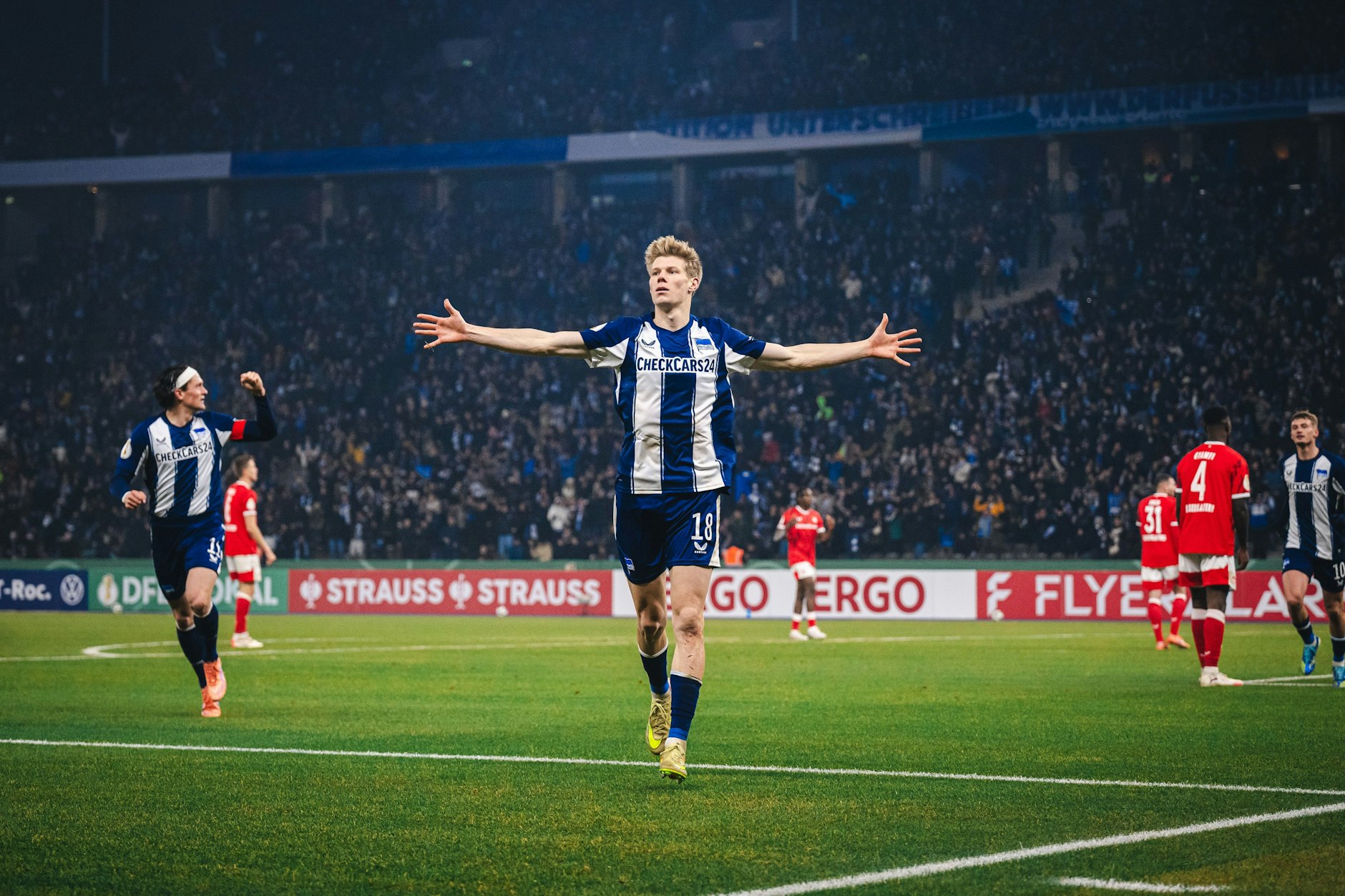 Luca Schuler traf beim klaren Sieg von Hertha BSC gegen den 1. FC Kaiserslautern im DFB-Pokal doppelt.