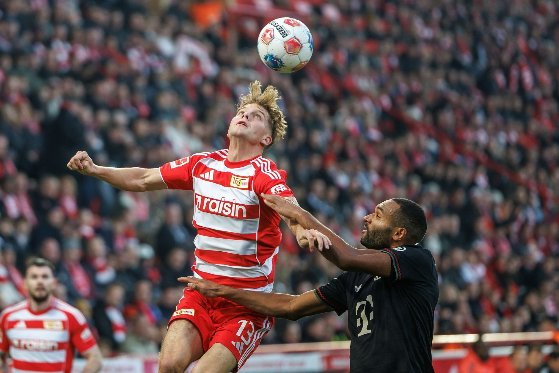 Andras Schäfer (l.) im November in Aktion gegen Bayerns Jonathan Tah.