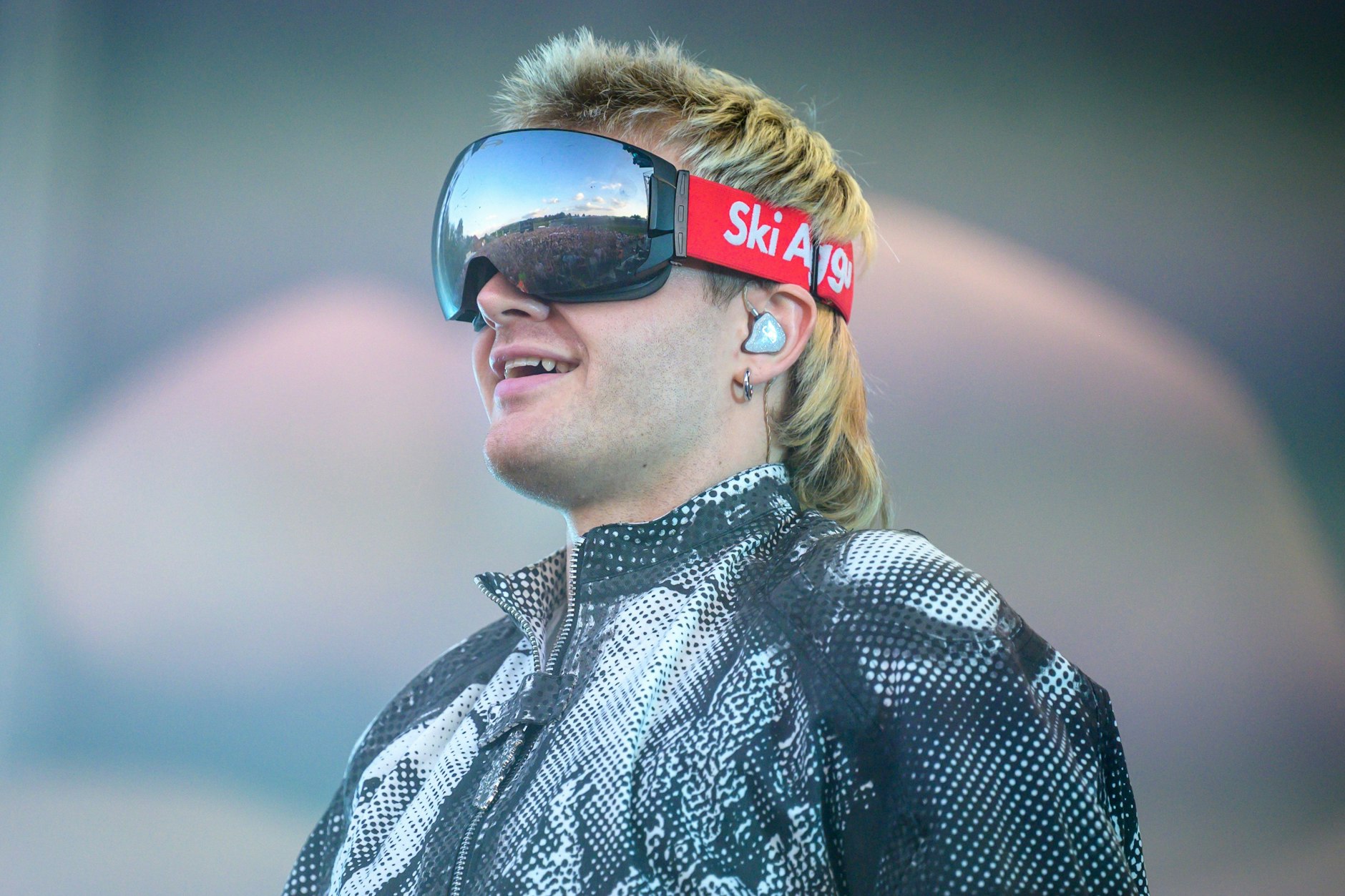 Ski Aggu gibt ein Benefizkonzert im Astra Kulturhaus. 