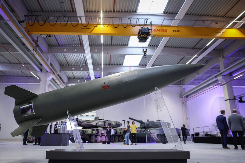 Teuer und gefährlich: Studie entlarvt Tricks der EU, um Aufrüstungskurs zu legitimieren