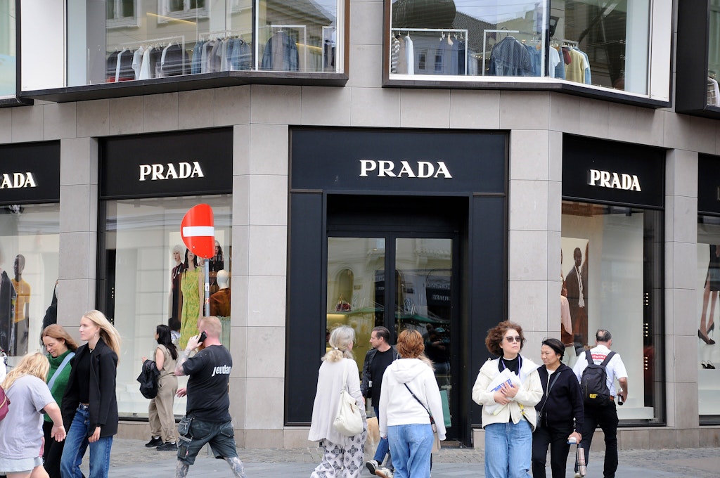 Billion-dollar deal: Prada completes purchase of Versace