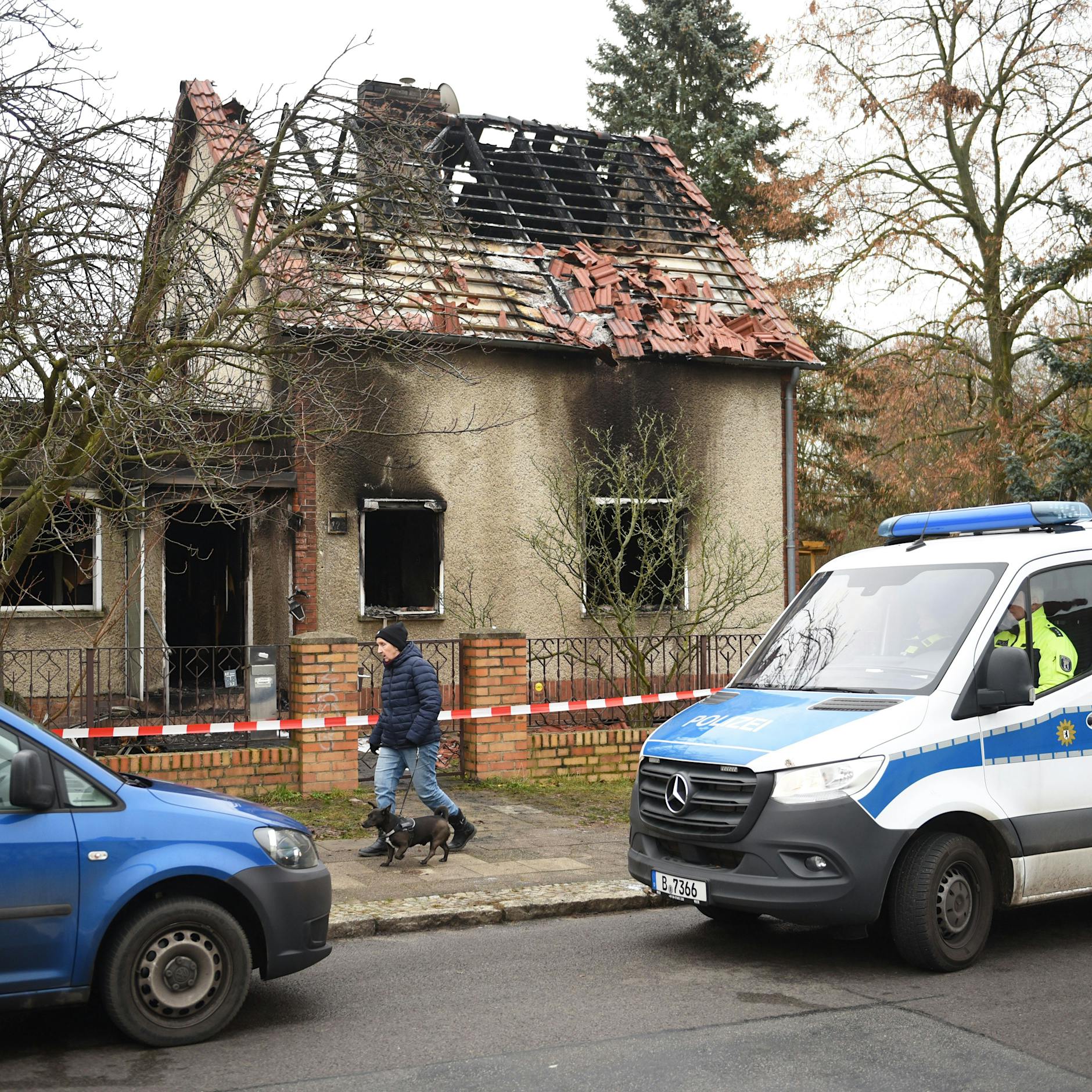 7-Jähriger Junge stirbt bei Hausbrand – Ermittler haben eine Spur