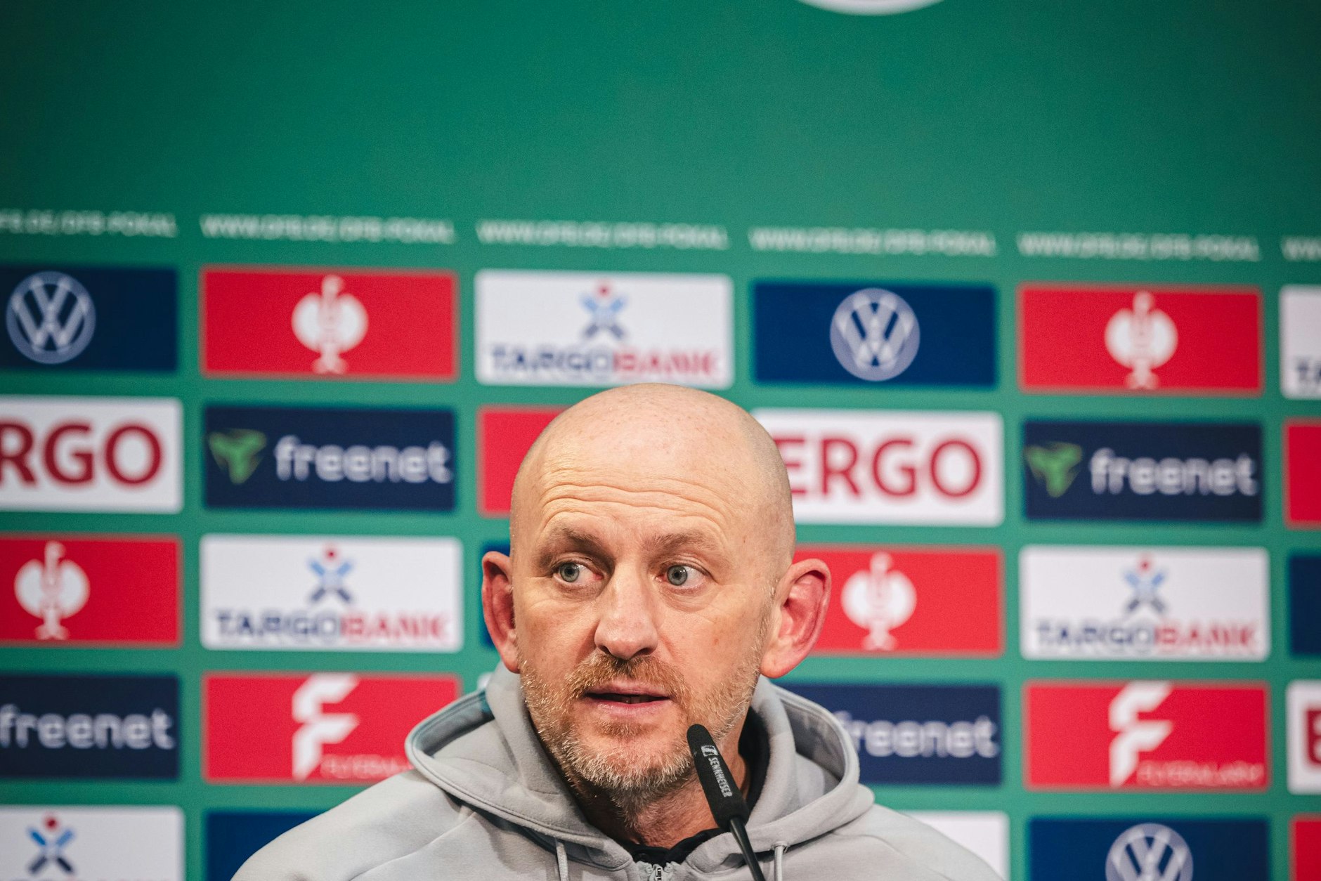 Trainer Torsten Lieberknecht vom 1. FC Kaiserslautern war nach der Pokalpleite seines Teams total zerknirscht.