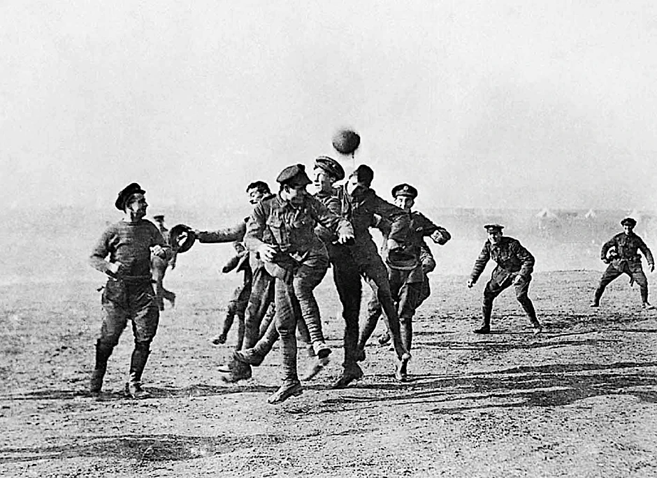 Im Jahr 1914 flogen zu Heiligabend nicht Kugeln, sondern Fußbälle zwischen den Schützengräben.