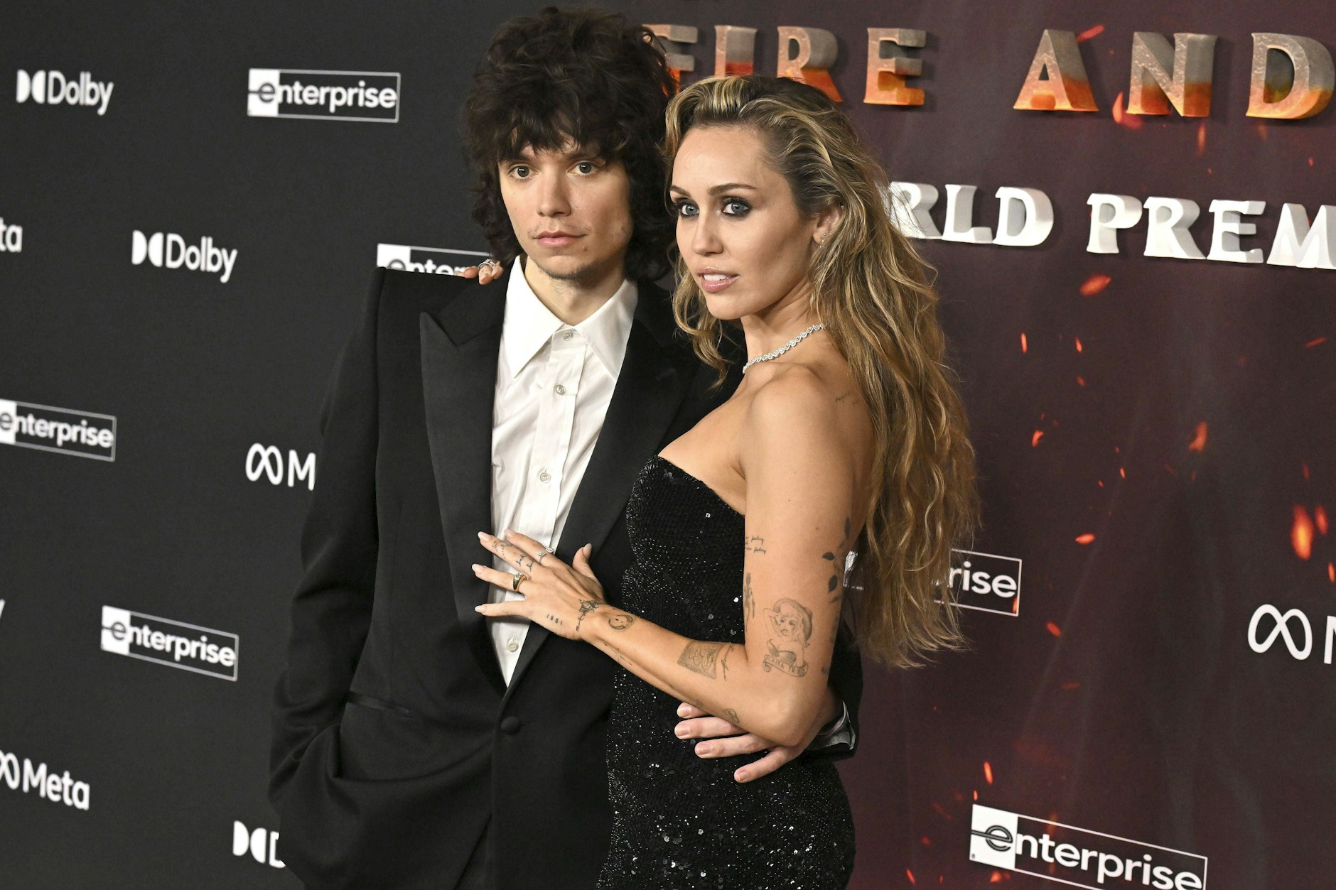 Maxx Morando und Miley Cyrus bei der Weltpremiere des Kinofilms „Avatar: Fire and Ash“ in Los Angeles