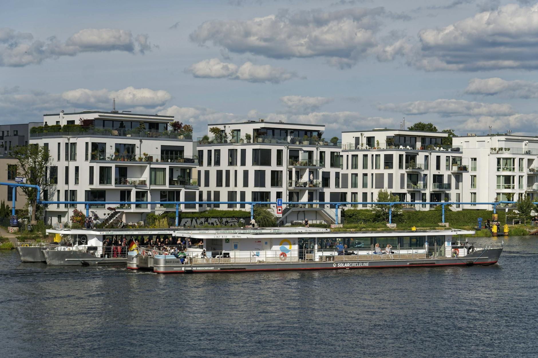 Symbolbild: Neubauten in Berlin Köpenick. Direkt an der Spree.