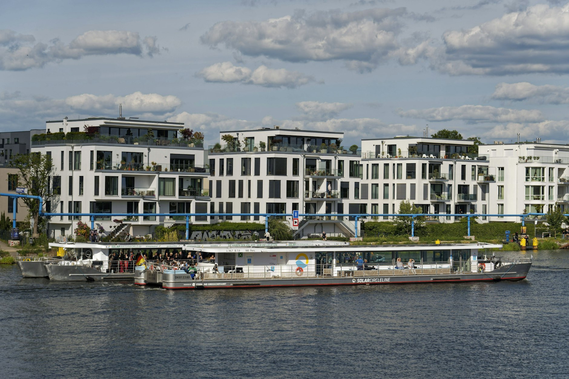 Symbolbild: Neubauten in Berlin Köpenick. Direkt an der Spree.