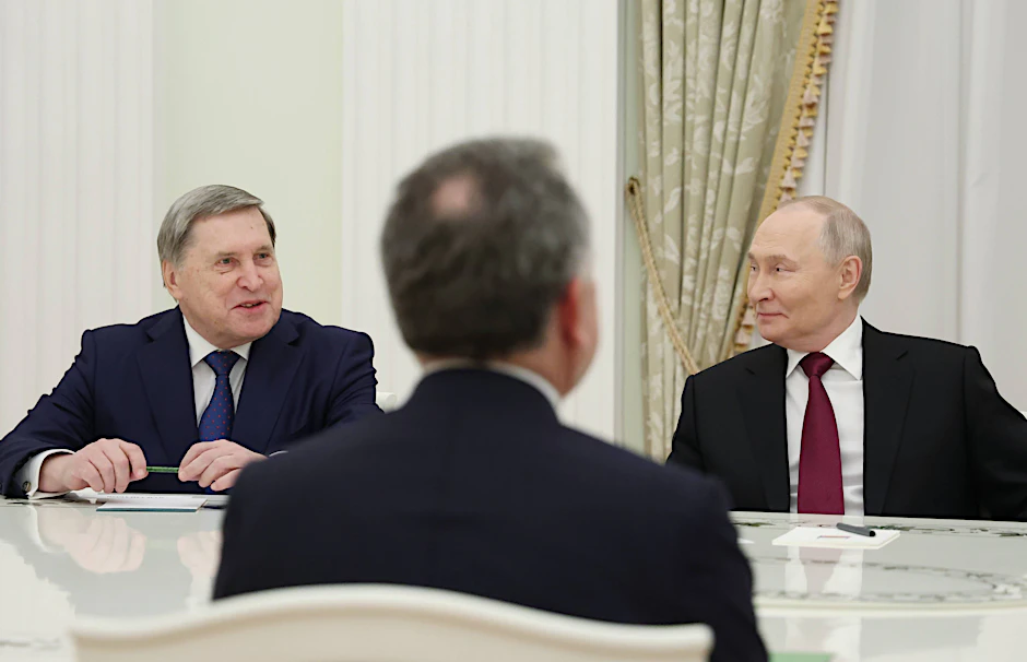 Kremlchef Wladimir Putin im Gespräch mit dem amerikanischen Sondergesandten Steve Witkoff und Präsidialberater Juri Uschakow über die Ukraine.