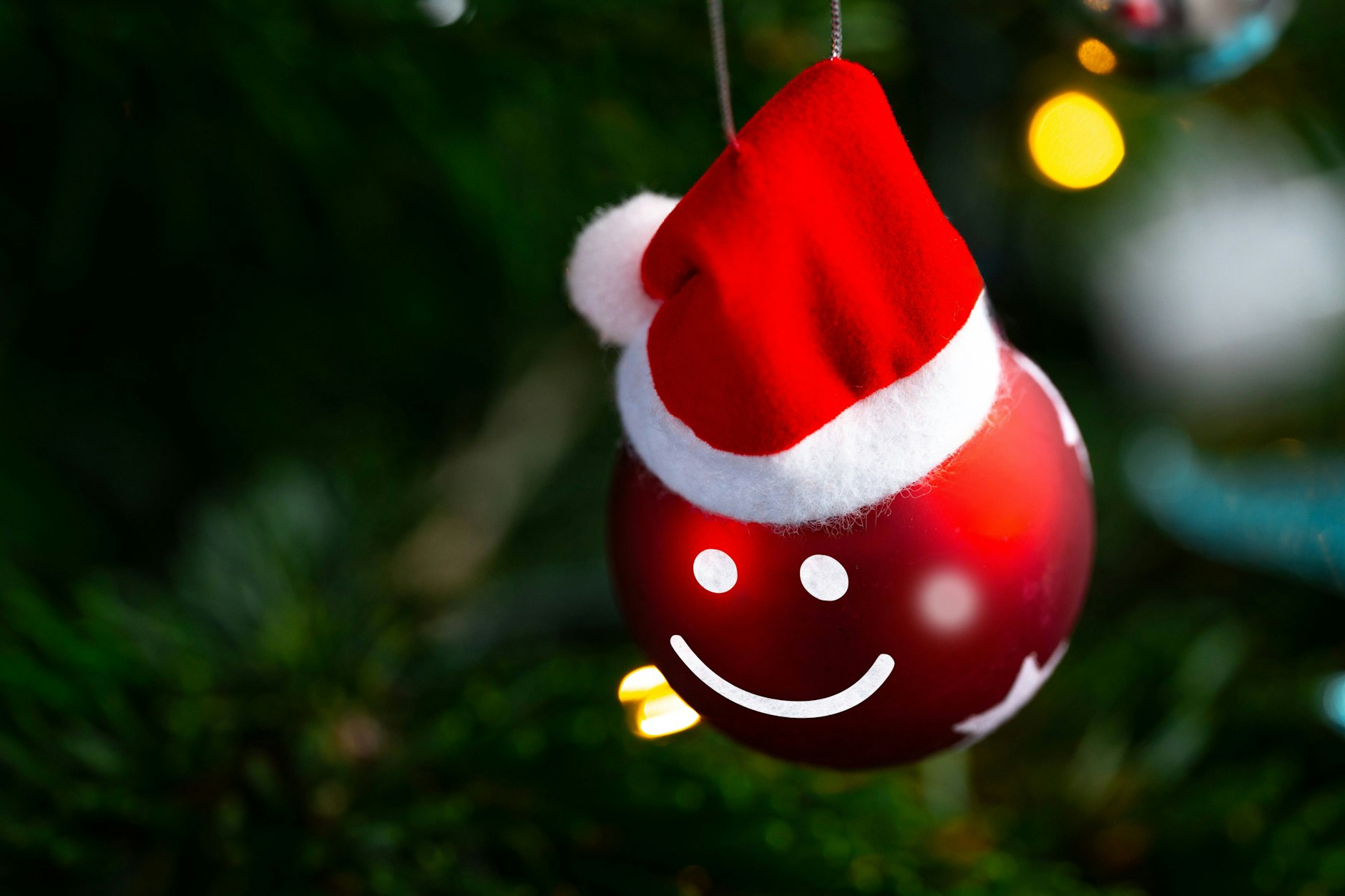 Seien Sie so entspannt wie diese Weihnachtskugel.