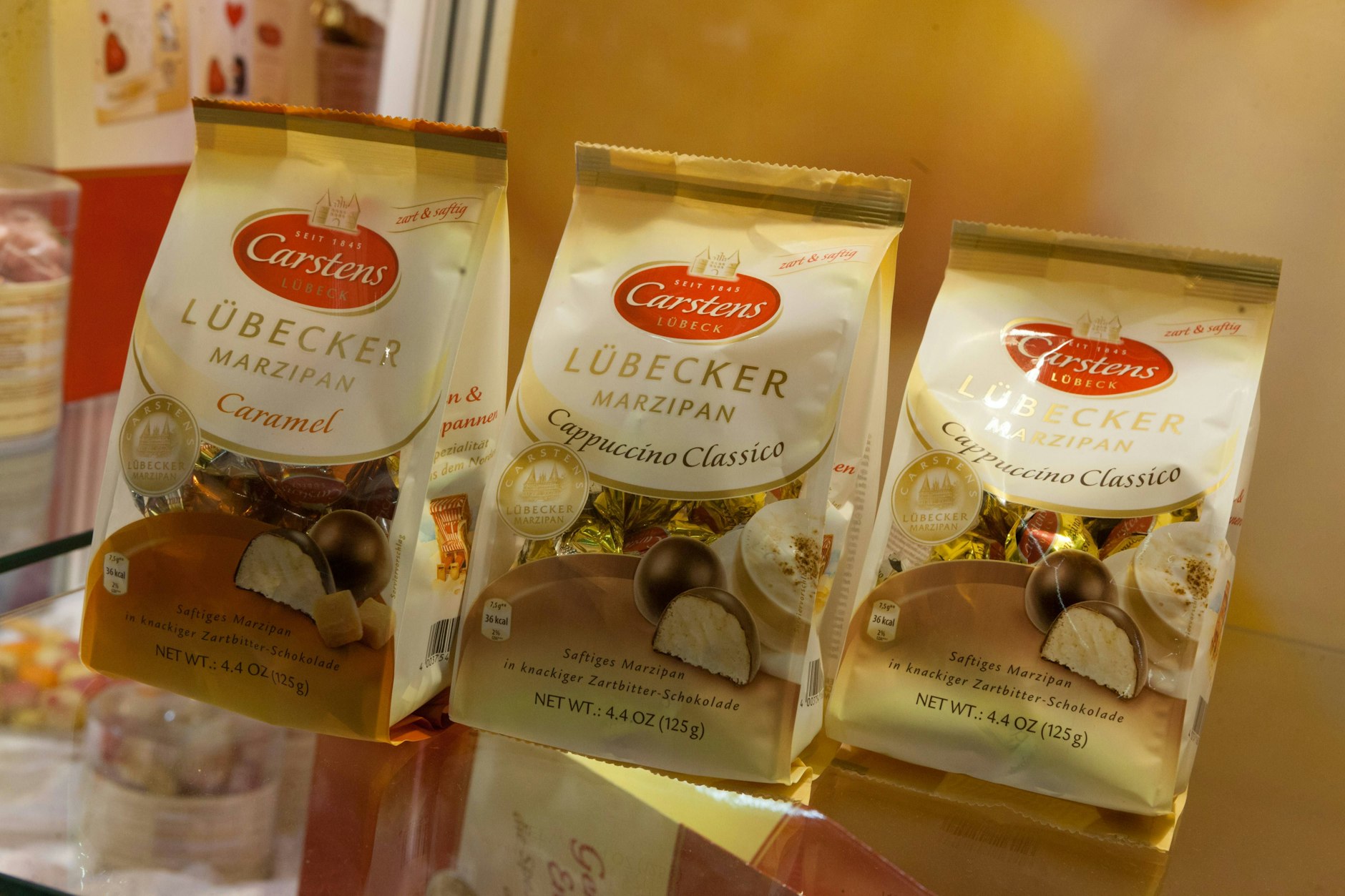 Marzipan der Firma Carstens. Bei Kaufland gibt es mit der Eigenmarke für etwas weniger Geld die dreifache Menge. 