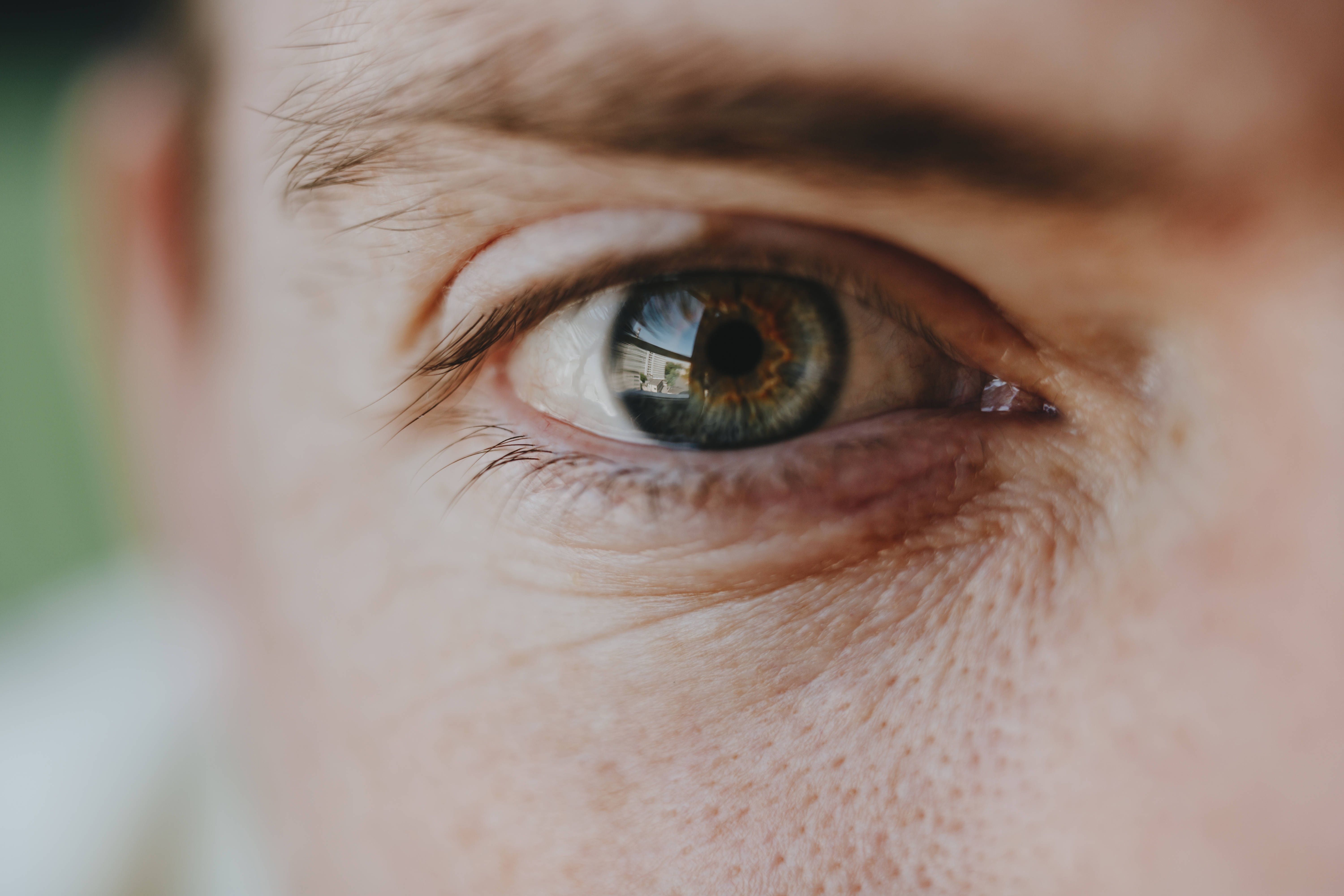 Kulturschock Blickkontakt: Wie der „German Stare“ Neuankömmlinge in Berlin aus der Fassung bringt