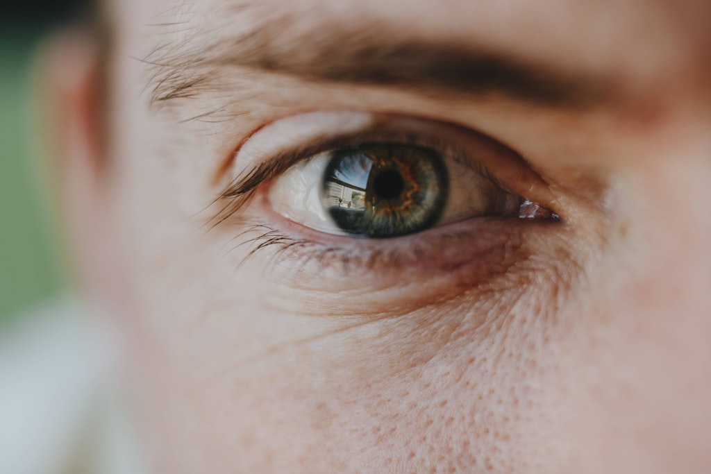 Kulturschock Blickkontakt: Wie der „German Stare“ Neuankömmlinge in Berlin aus der Fassung bringt