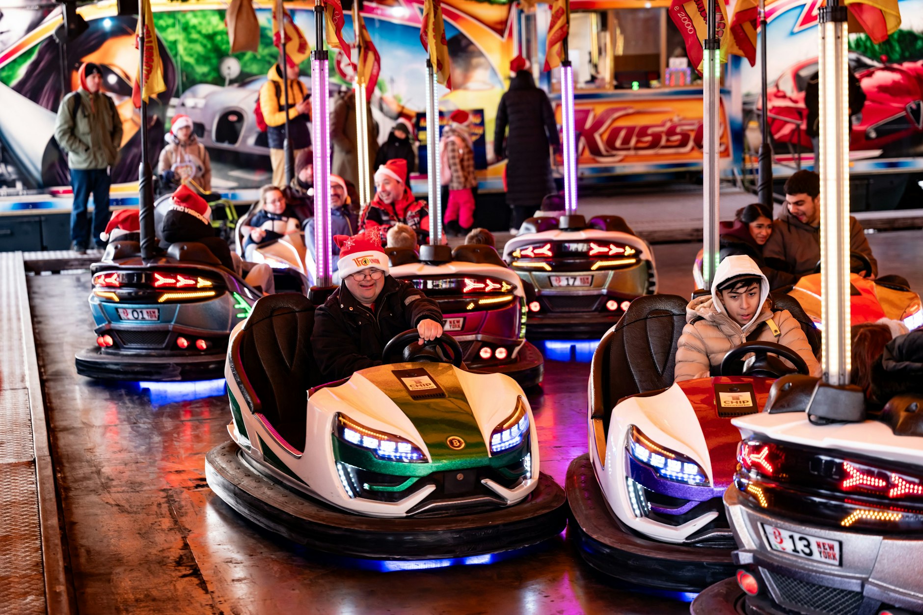 Die Autoscooter gehörten zu den gefragtesten Attraktionen an der Landsberger Allee.