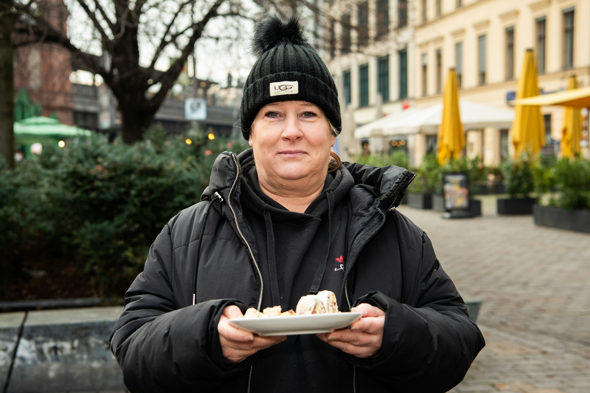 Natalie J. (40) aus Liverpool hat noch nie Stollen gegessen. Ihr schmeckt das Original aus Dresden am besten.
