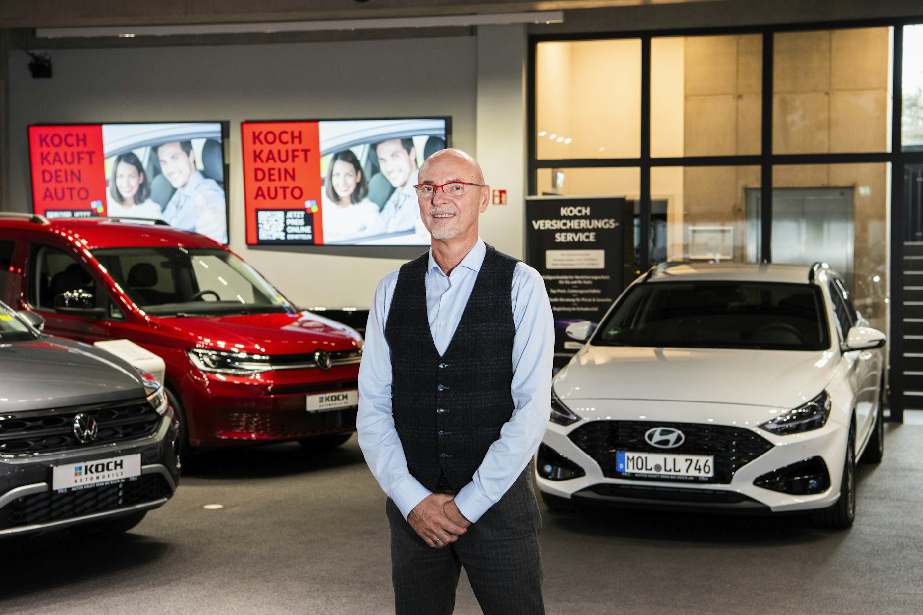 Autohändler Thomas Koch glaubt, dass sich die Deutschen ihre Elektroautos von selbst kaufen, wenn Angebot und Infrastruktur überzeugen. Es sei jedoch falsch, wenn die Politik den Kurs vorgibt und dadurch „drastisch in unser Leben eingreift“.