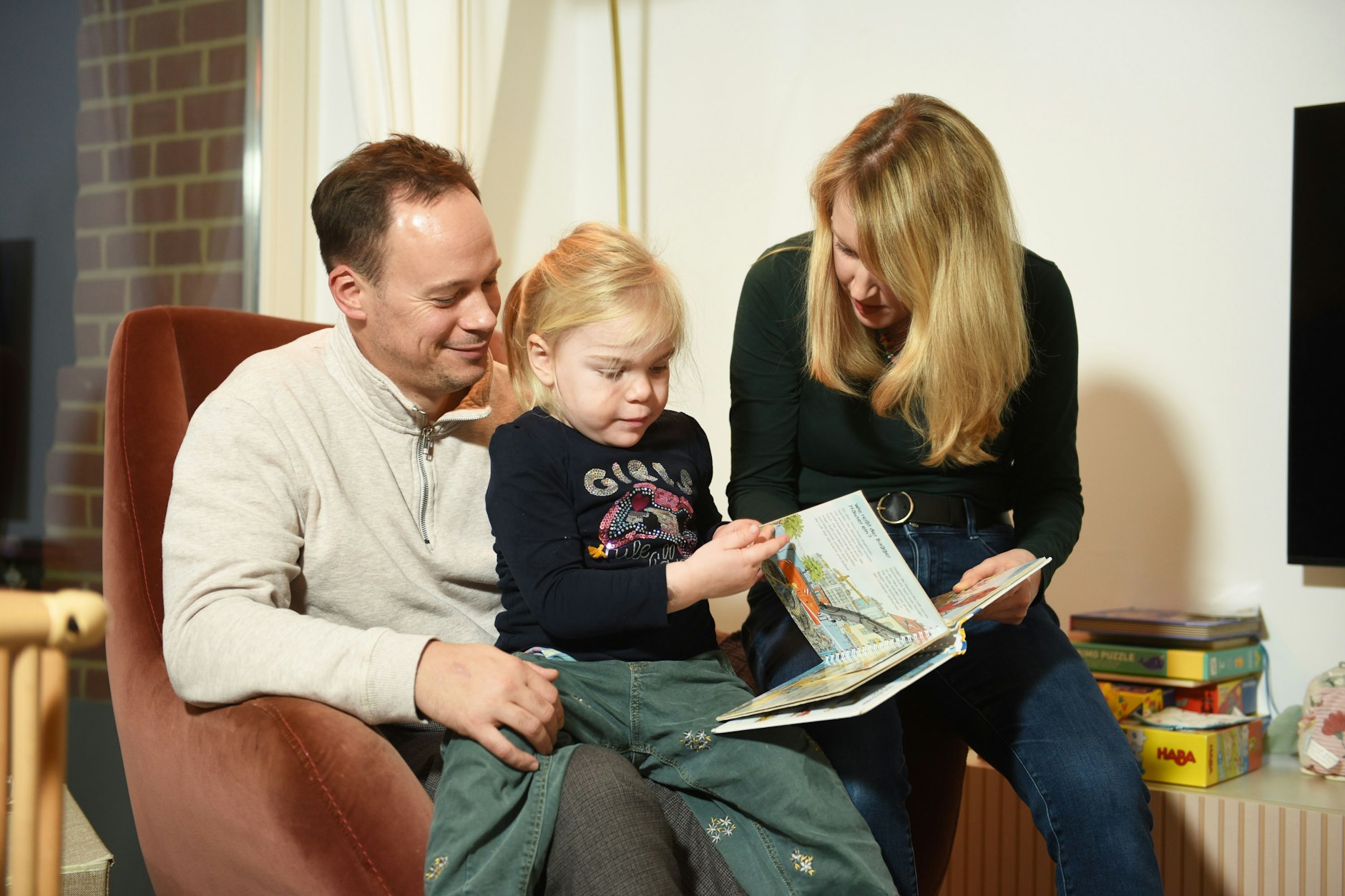 Lennart Sieweke und Aurélie Signat wollen nichts unversucht lassen, um ihrer Tochter Louisa zu helfen.