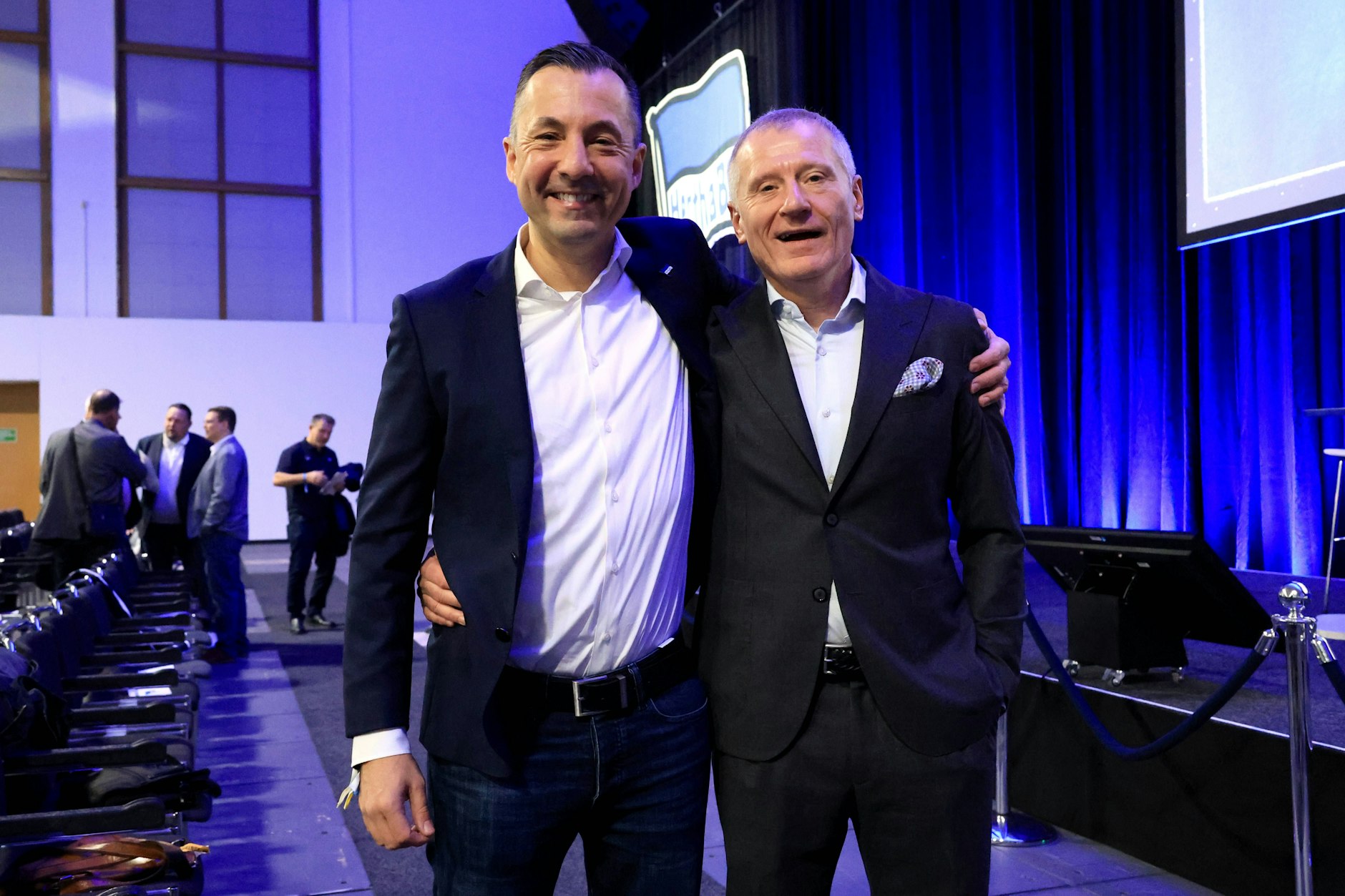 Herthas Geschäftsführer Ralf Huschen und Dr. Peter Görlich freuen sich nicht nur über die blau-weiße Siegesserie, sondern auch das der Sparkurs greift.