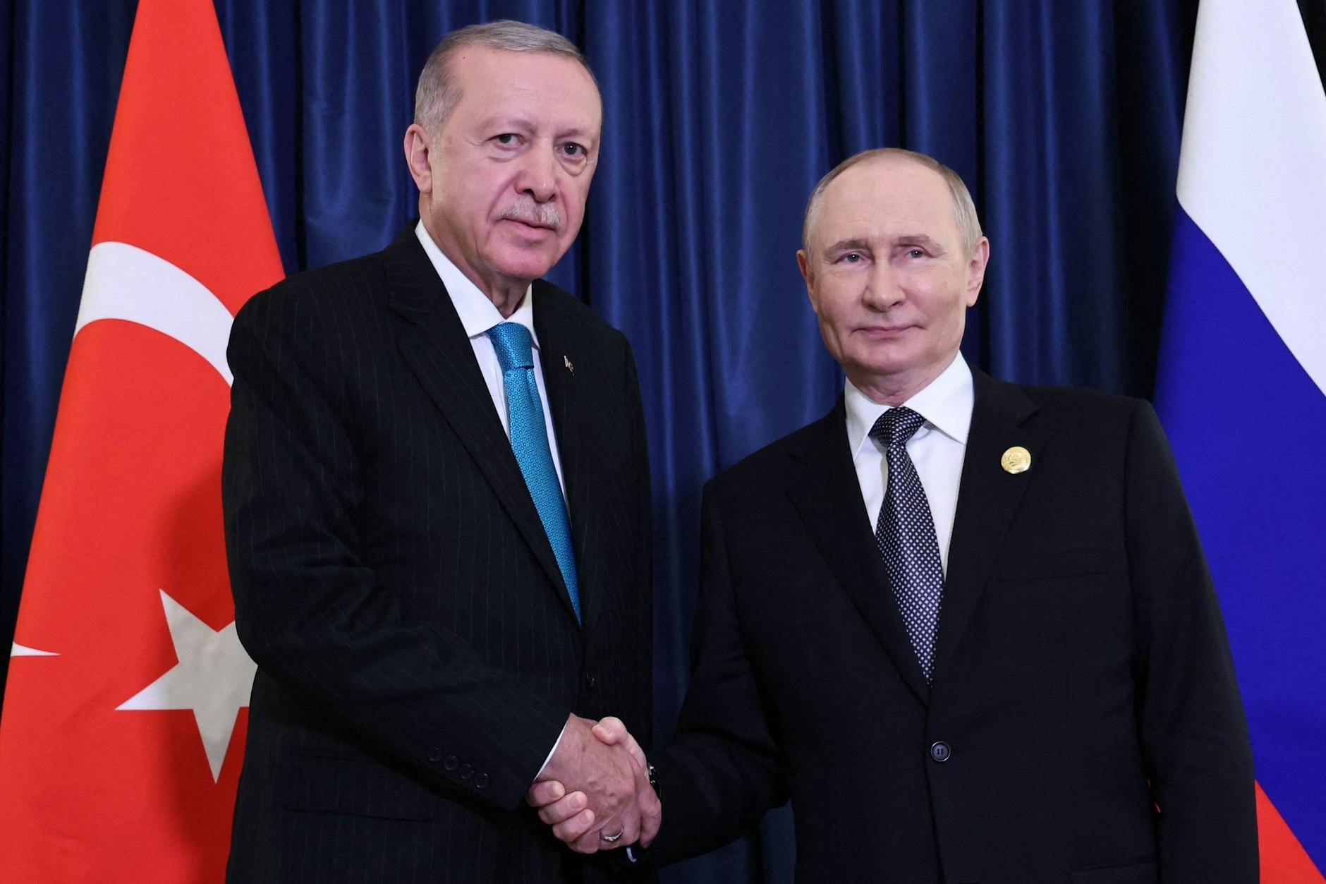Der Kreml-Chef Wladimir Putin und der türkische Präsident Recep Tayyip Erdoğan bei einem Treffen am Rande des Gipfeltreffens der Shanghaier Organisation für Zusammenarbeit (SCO) in Tianjin am 1. September 2025. Symbolbild.