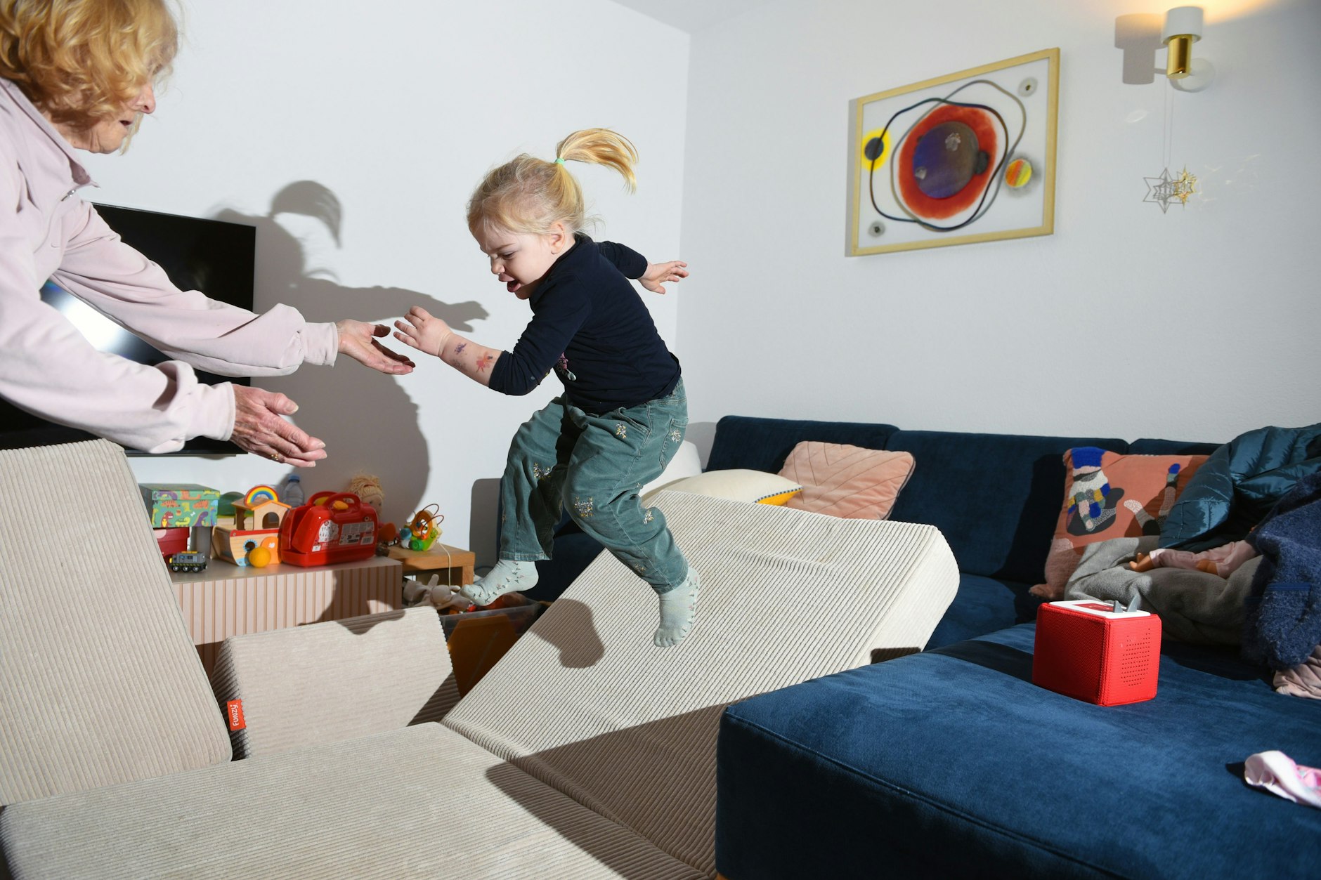 Louisa braucht ständig Betreuung, ihr Abenteuergeist kennt kaum Grenzen.