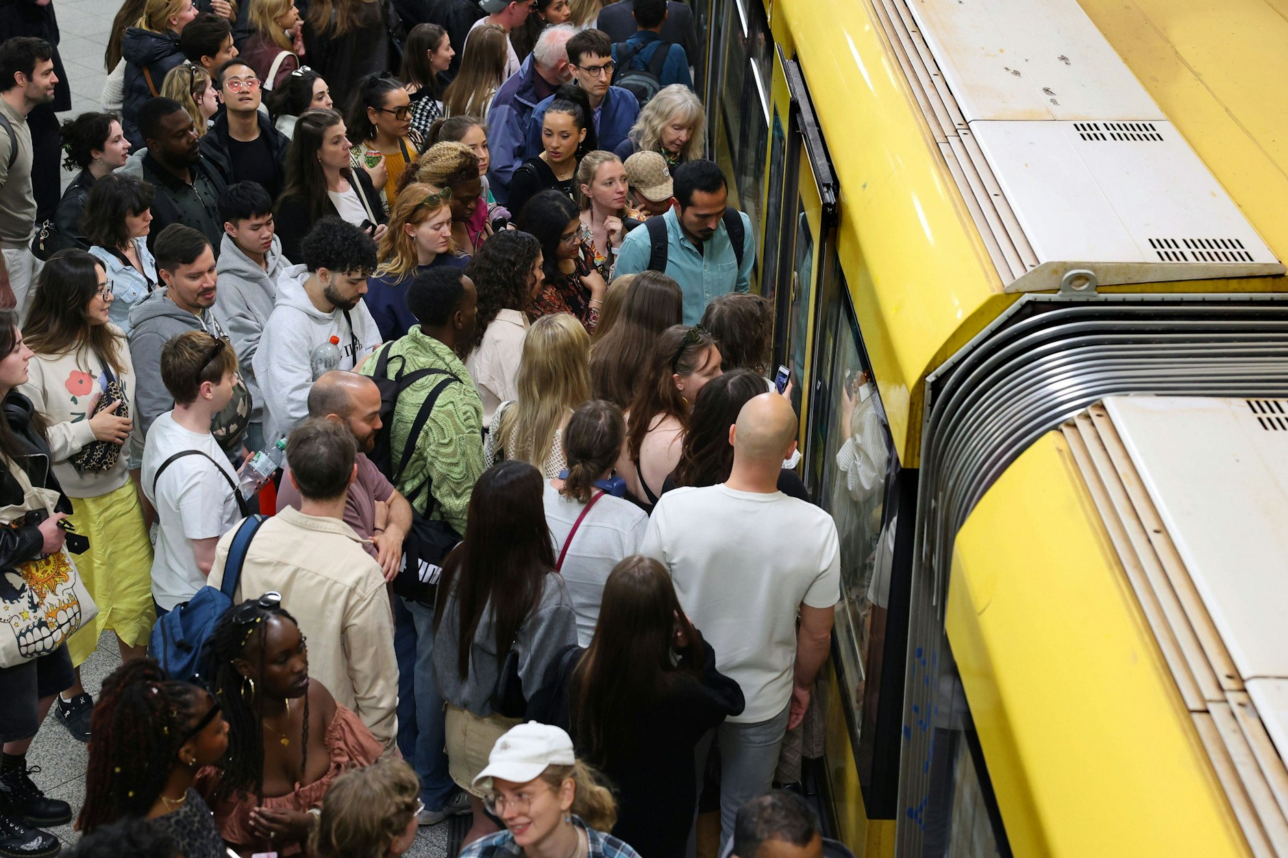 In der U8, hier am Alexanderplatz, kann es voll werden. Und laut.