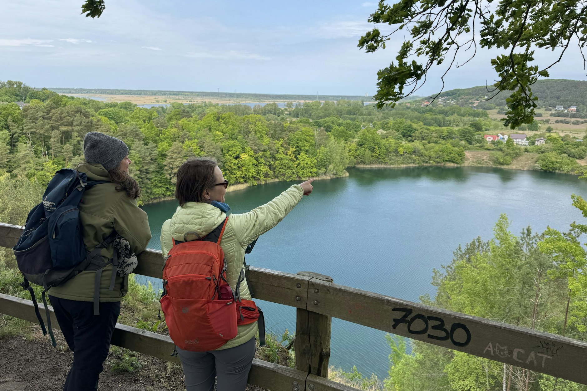 Der Türkissee: Der weiße Kalk lässt das Wasser der gefluteten ehemaligen Kreidegrube in einem kräftigen Türkis leuchten.