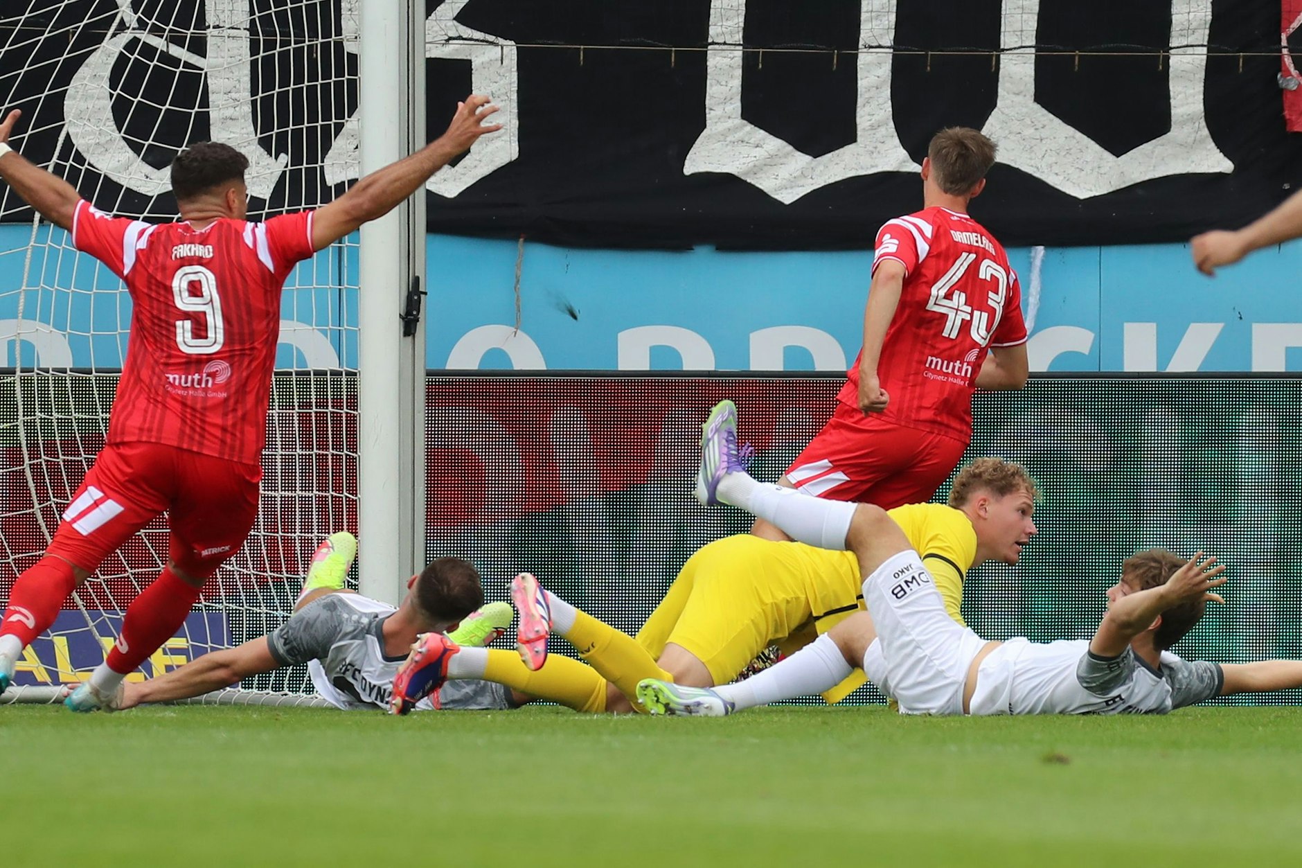 Zum Saisonstart bejubelte der Hallescher FC das Siegtor gegen den BFC&nbsp; Dynamo erst in der 80. Minute.