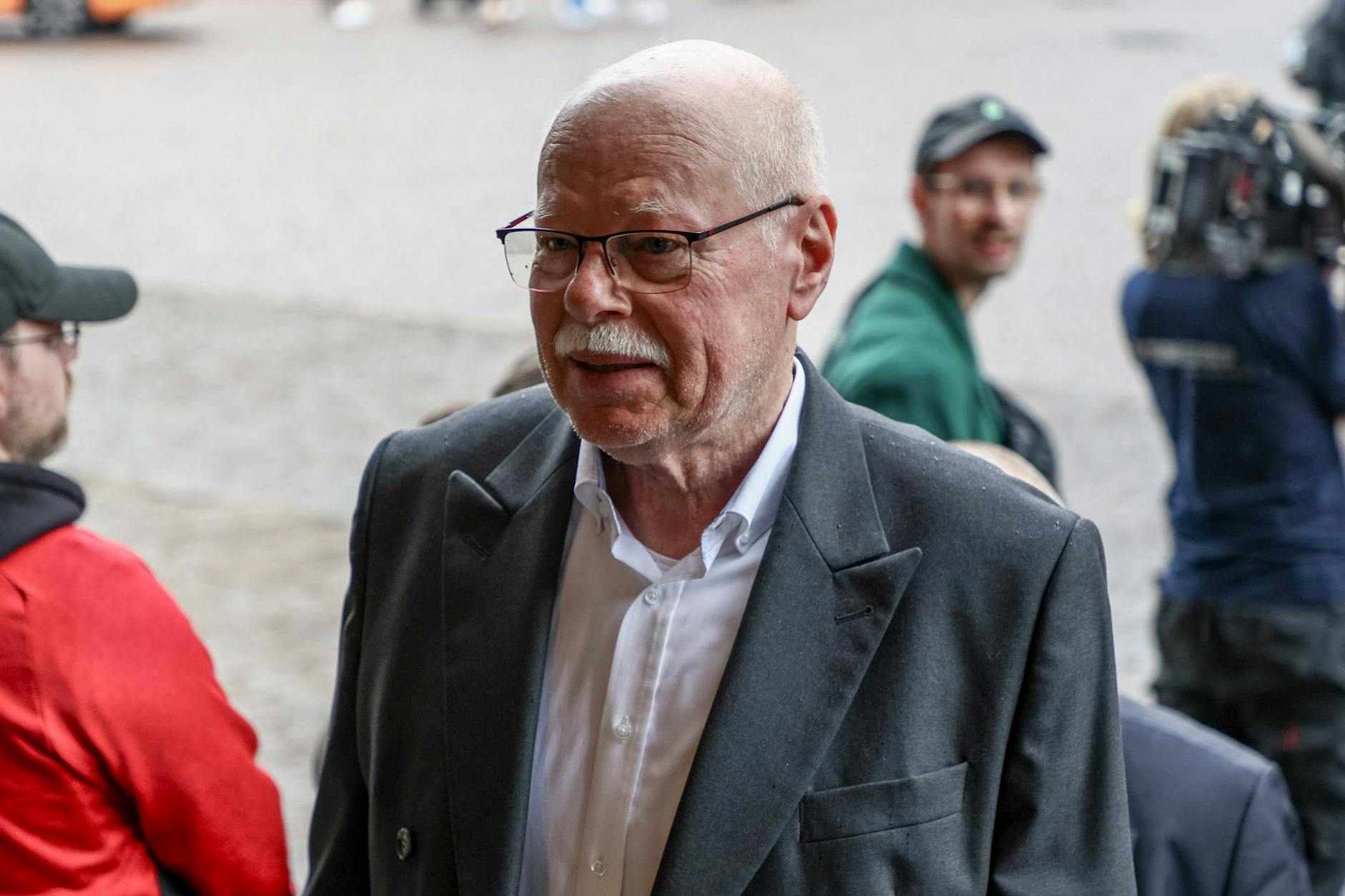 Bremens Innensenator Ulrich Mäurer versprach: „Wir wollen Dialog statt Konfrontation.“