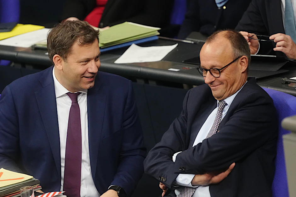 Bundeskanzler Friedrich Merz (CDU) während der Sitzung des Bundestags.